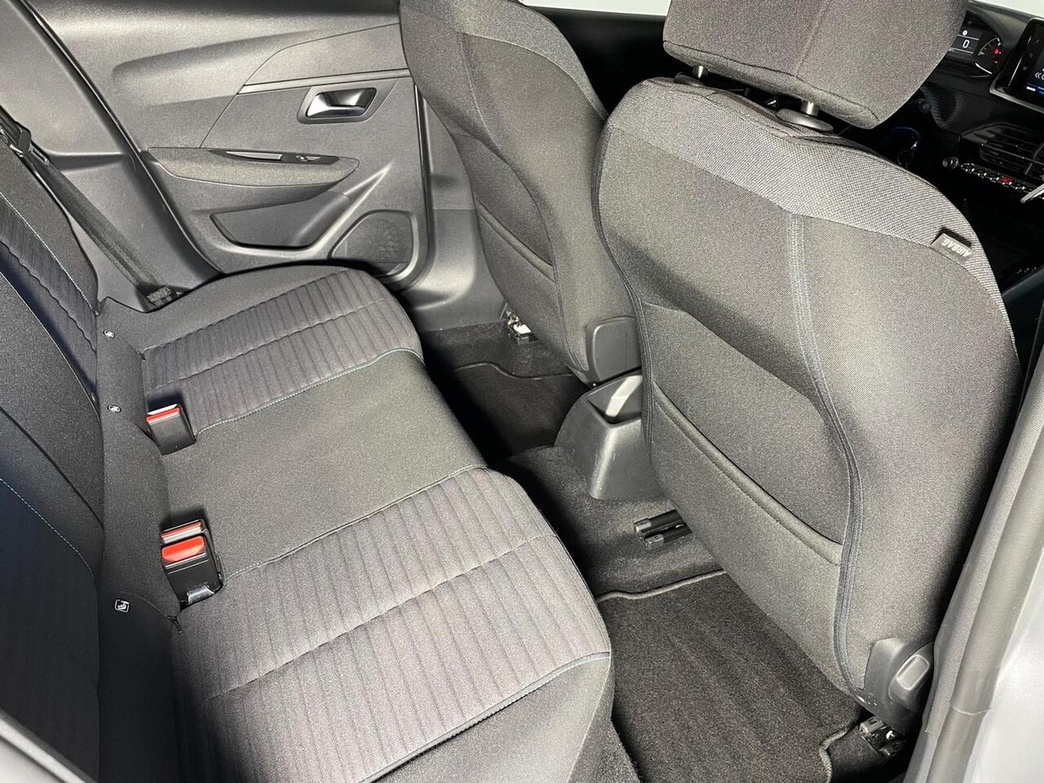 Peugeot 208 1.2 ESSENCE 75 CV ALLURE STYLE CARPLAY 5P (2023) - Photo 12