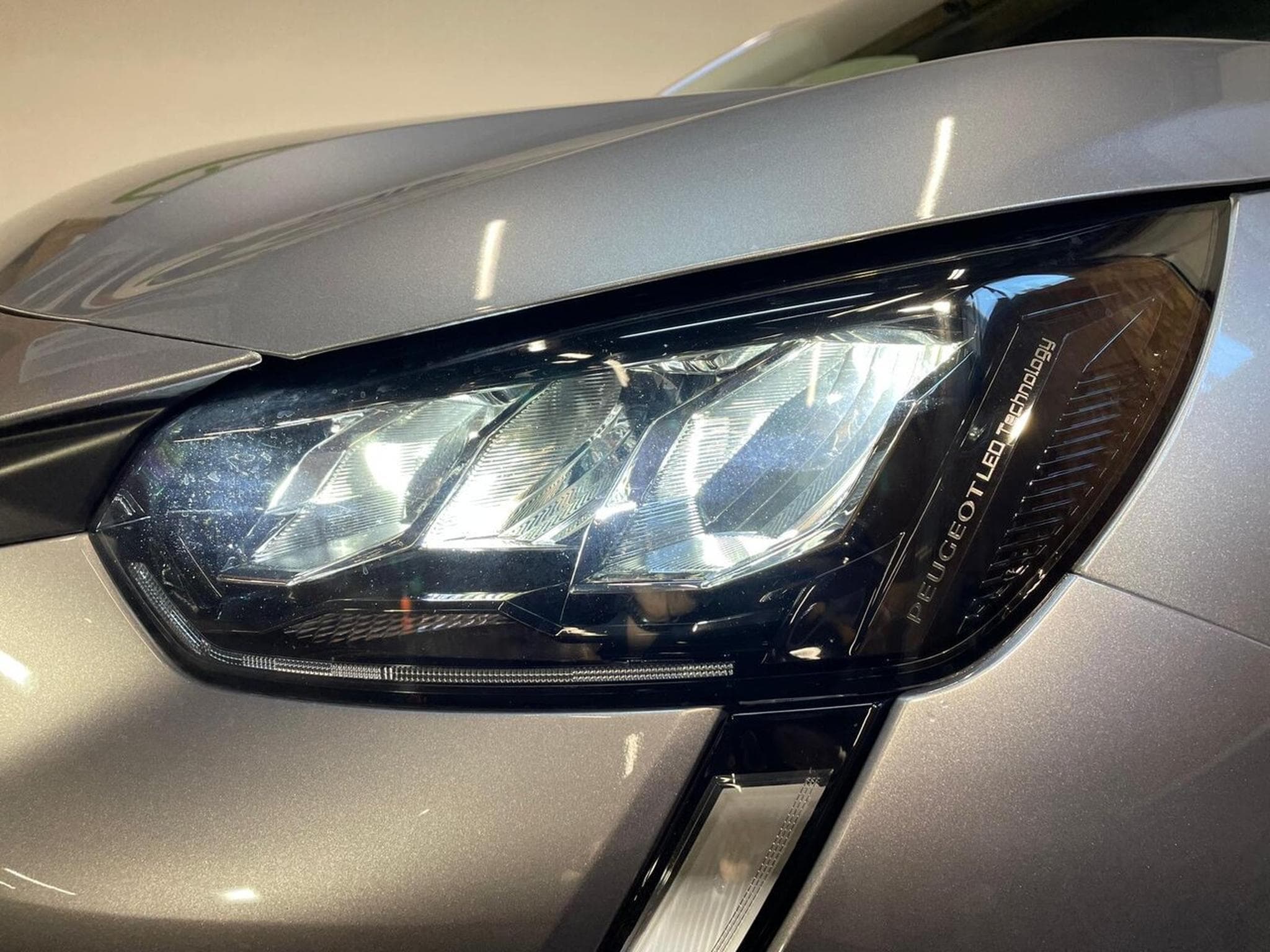 Peugeot 208 1.2 ESSENCE 75 CV ALLURE STYLE CARPLAY 5P (2023) - Photo 15