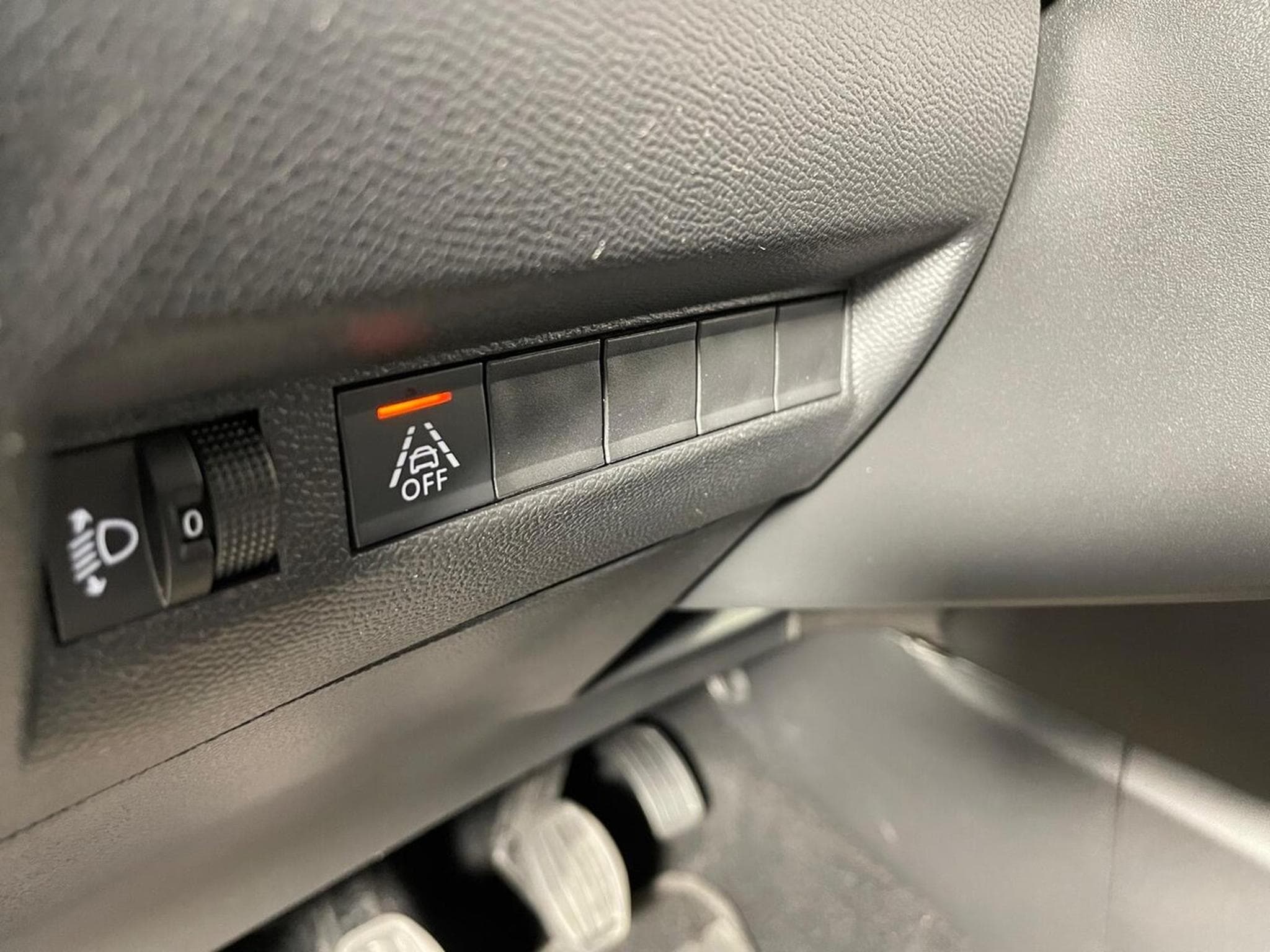 Peugeot 208 1.2 ESSENCE 75 CV ALLURE STYLE CARPLAY 5P (2023) - Photo 5