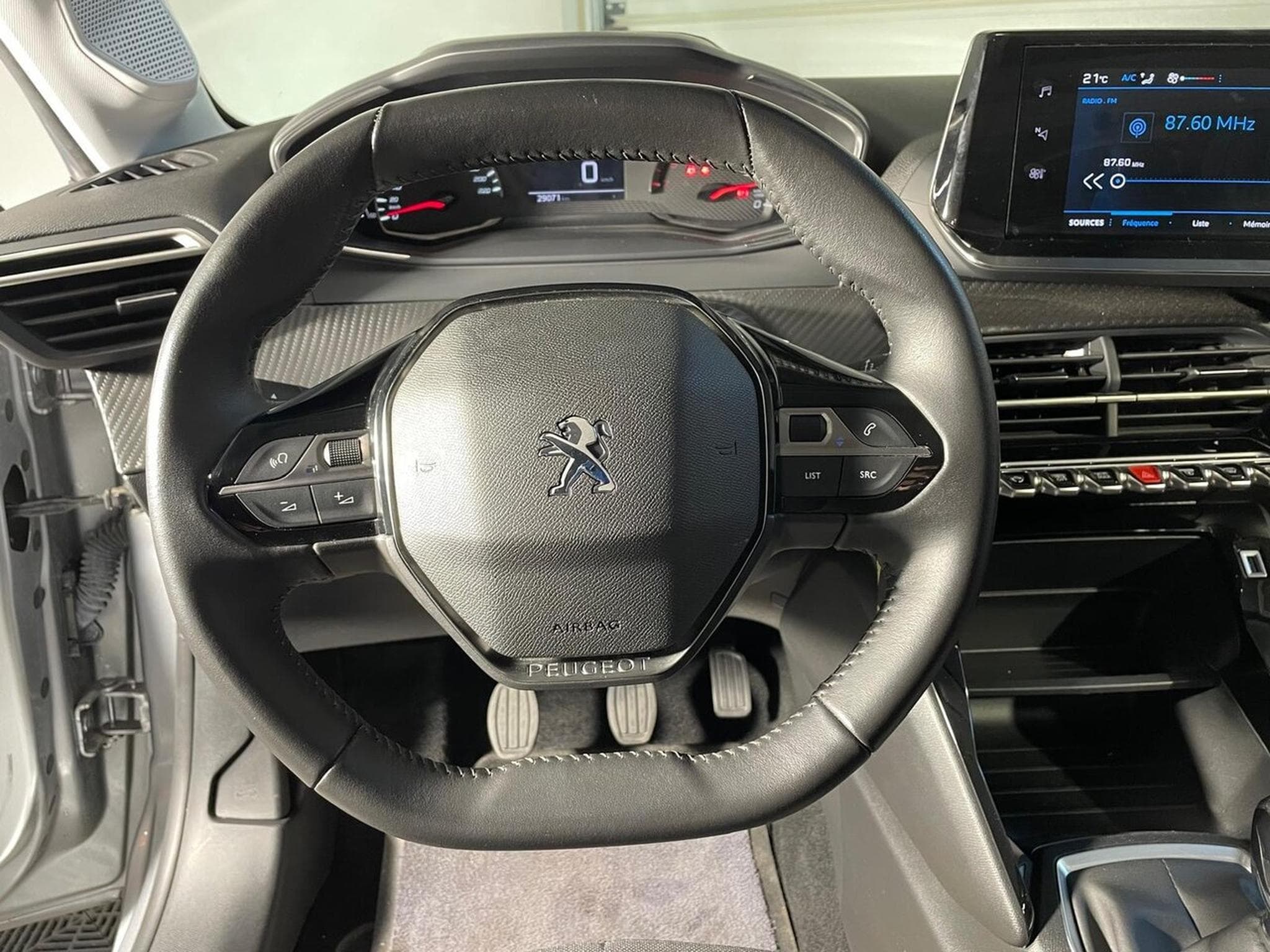 Peugeot 208 1.2 ESSENCE 75 CV ALLURE STYLE CARPLAY 5P (2023) - Photo 8