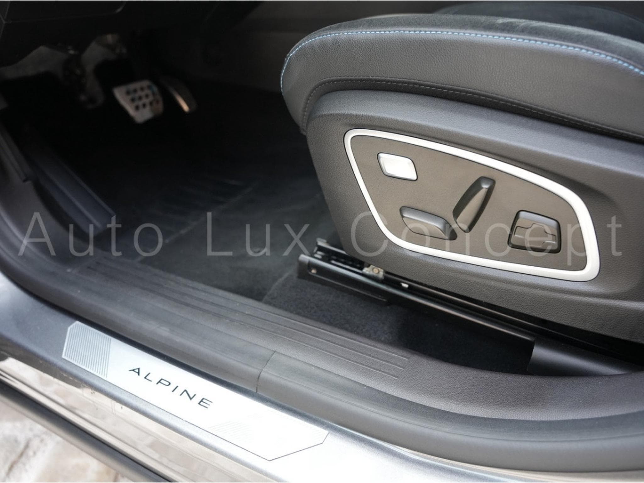 Renault Espace E-Tech Full Hybrid 200 Esprit Alpine 7 places (2025) - Photo 17