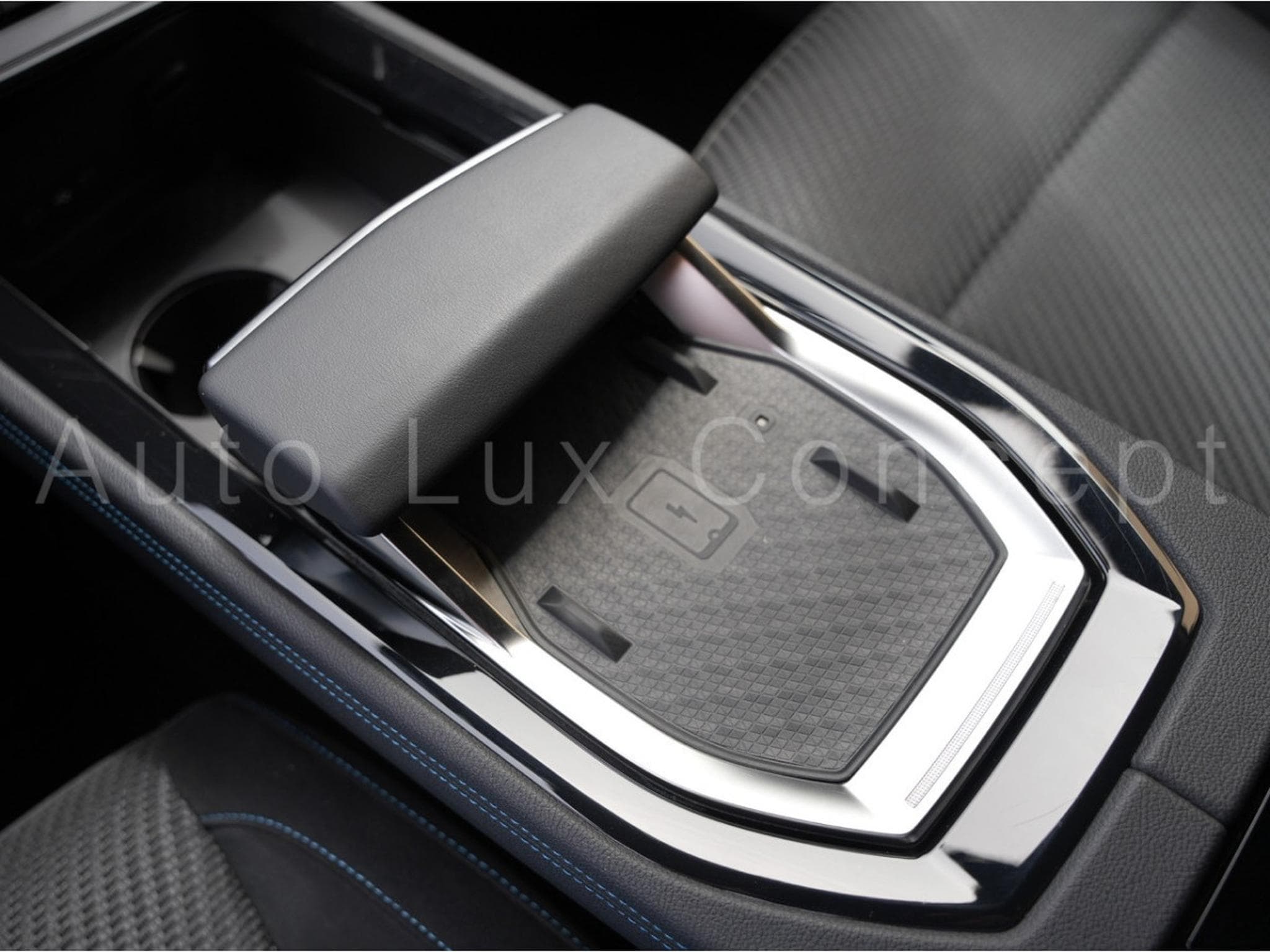 Renault Espace E-Tech Full Hybrid 200 Esprit Alpine 7 places (2025) - Photo 23