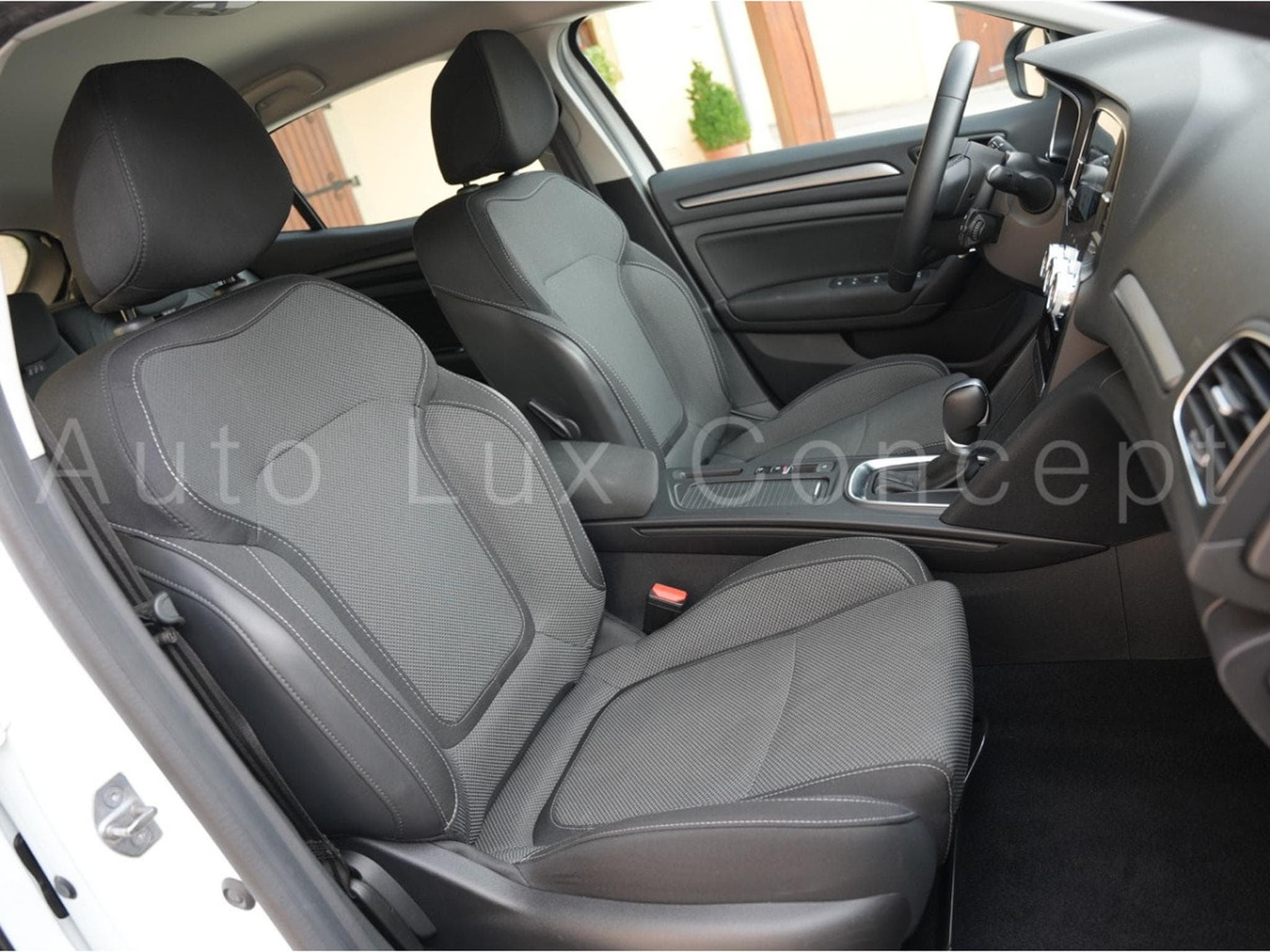 Renault Megane 1.5 dCi 115 EDC7 Equilibre (2024) - Photo 28
