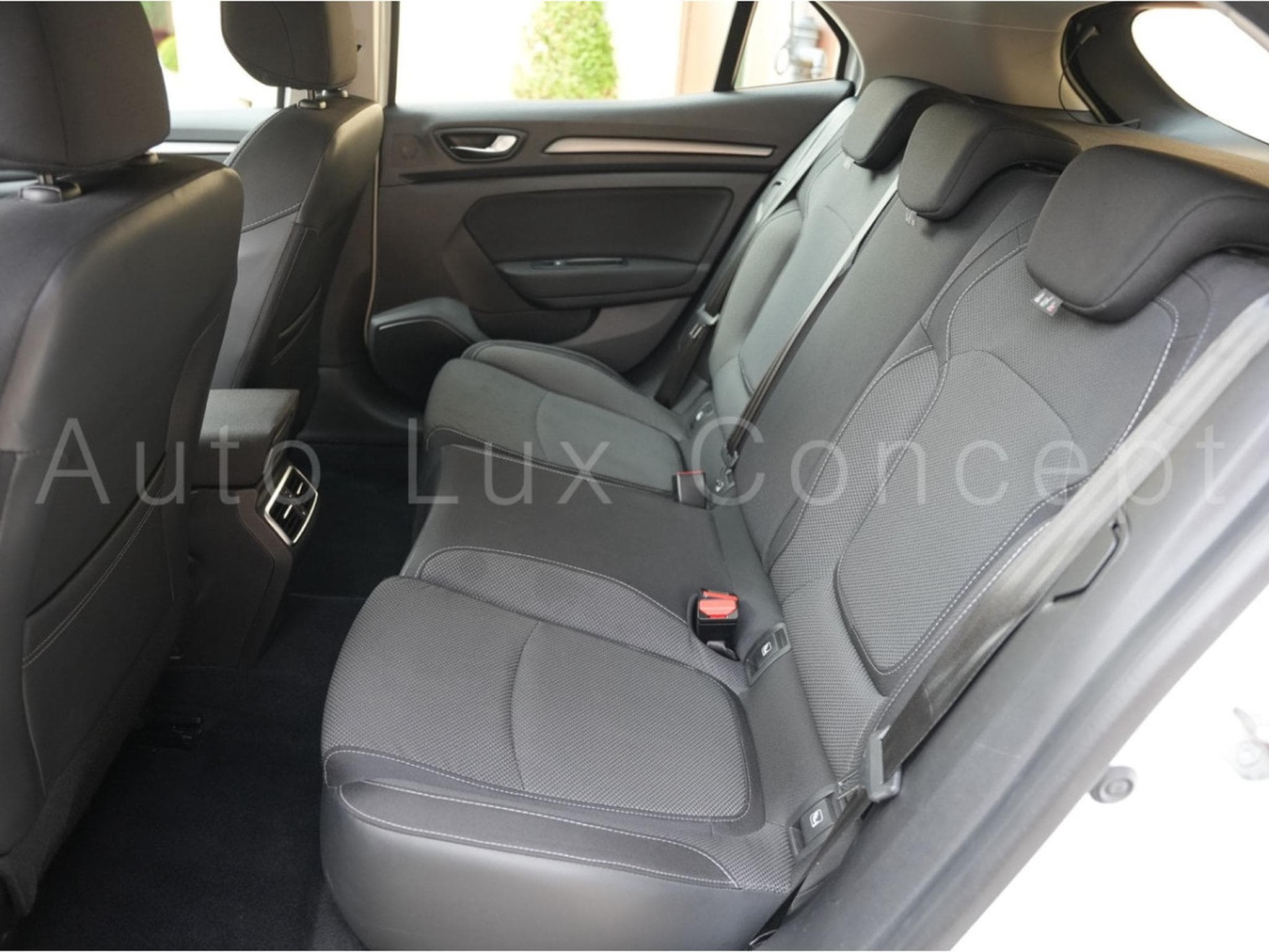 Renault Megane 1.5 dCi 115 EDC7 Equilibre (2024) - Photo 30