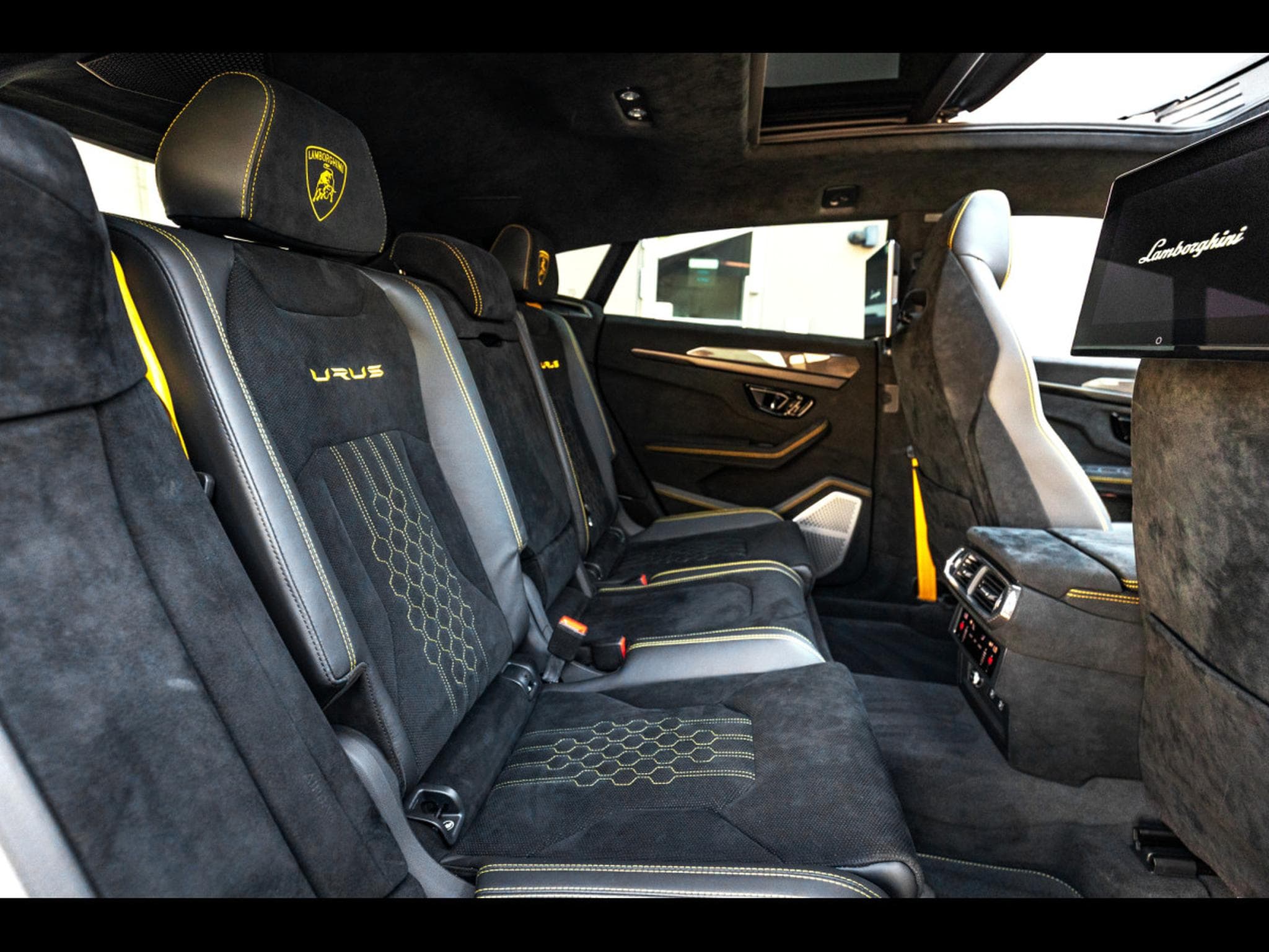Lamborghini Urus PERFORMANTE 4.0 V8 666 CH – BLU GRIFO MATT – AD PERSONAM – A (2025) - Photo 17