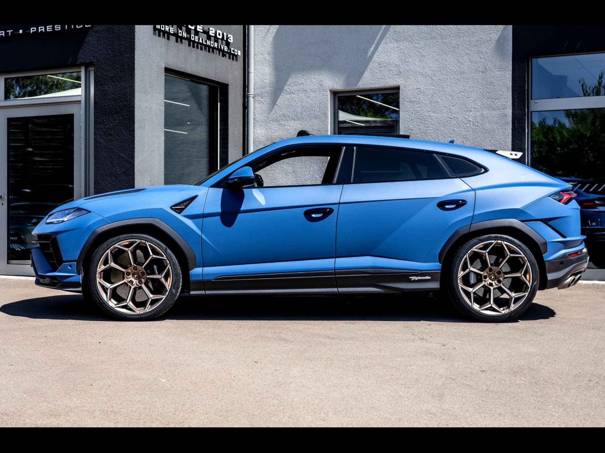 Lamborghini Urus PERFORMANTE 4.0 V8 666 CH – BLU GRIFO MATT – AD PERSONAM – A (2025) - Photo 2