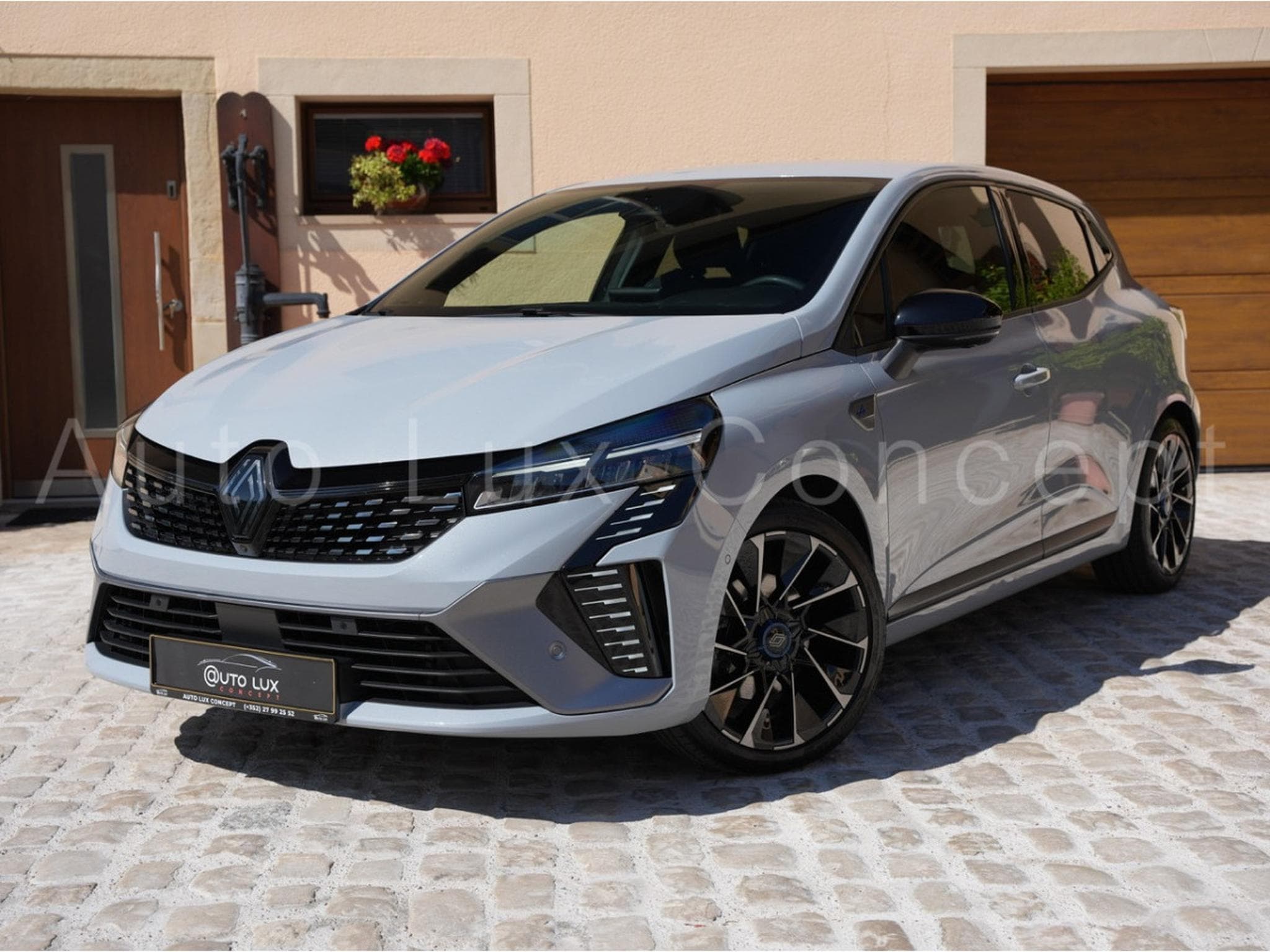 Renault Clio E-Tech Full Hybrid 145 Esprit Alpine (2024) - Photo 1