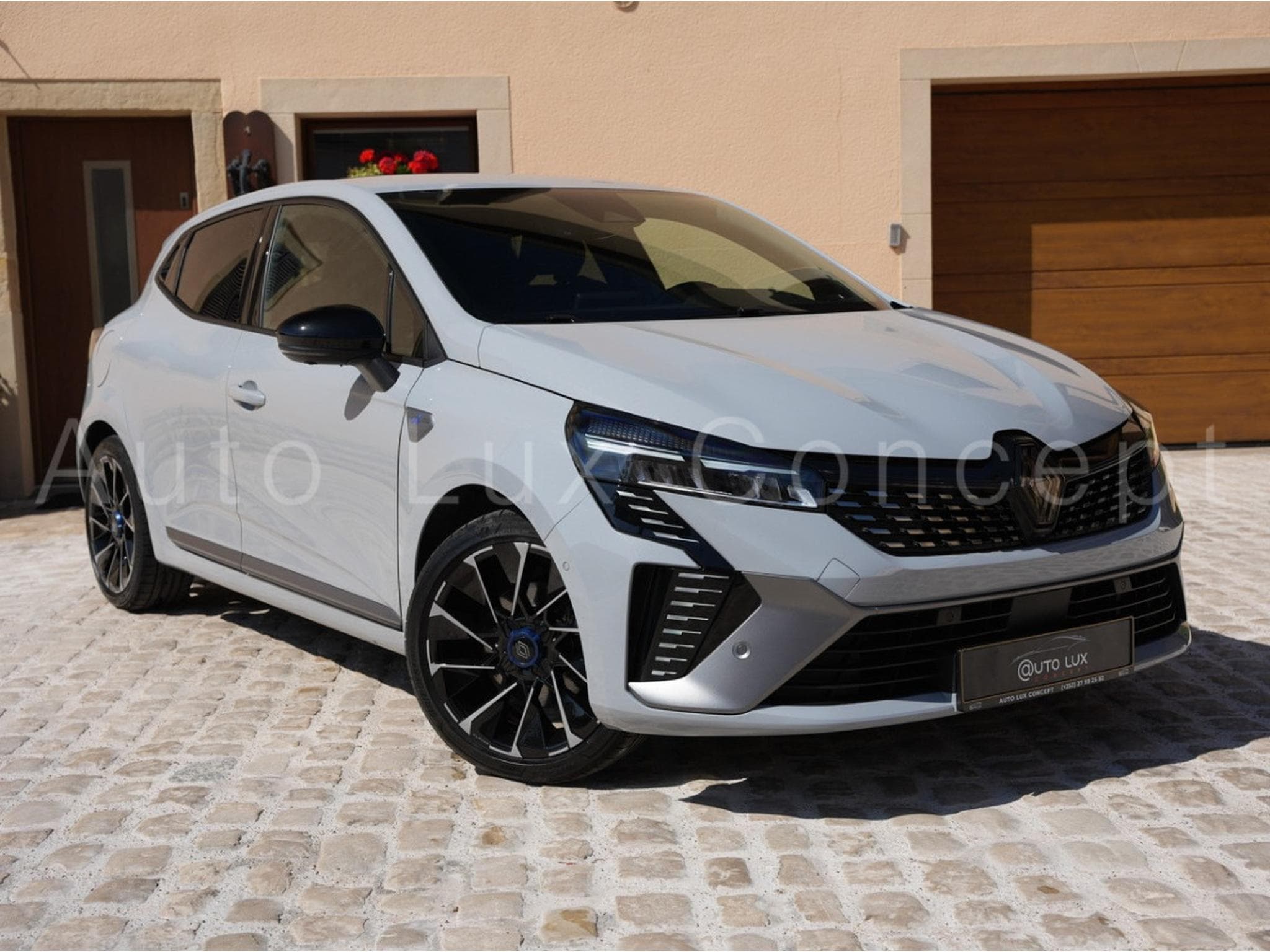 Renault Clio E-Tech Full Hybrid 145 Esprit Alpine (2024) - Photo 2