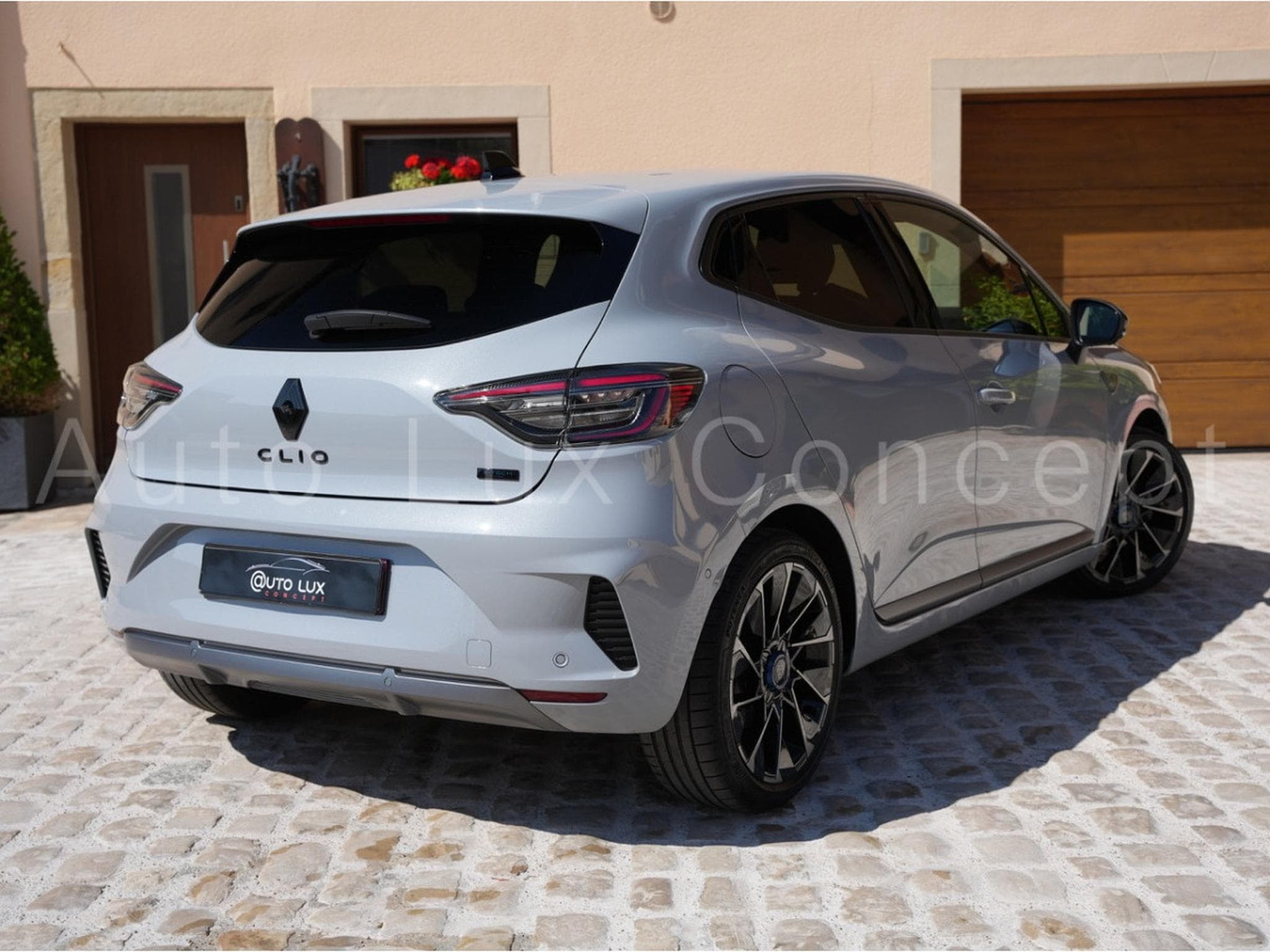 Renault Clio E-Tech Full Hybrid 145 Esprit Alpine (2024) - Photo 3