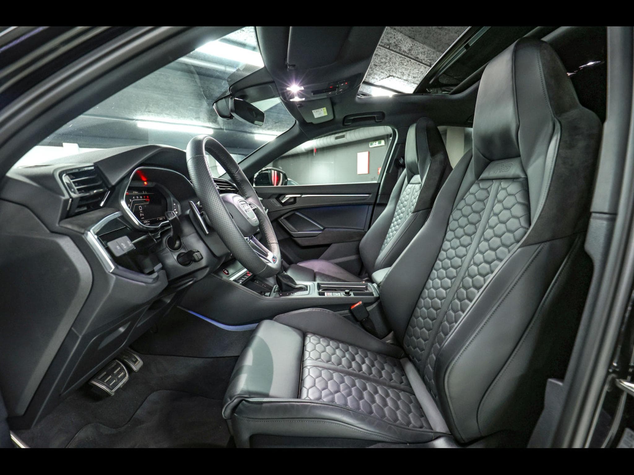 Audi RSQ3 SPORTBACK 2.5 TFSI QUATTRO S-TRONIC - PACK DESIGN NOIR - WAR (2023) - Photo 11