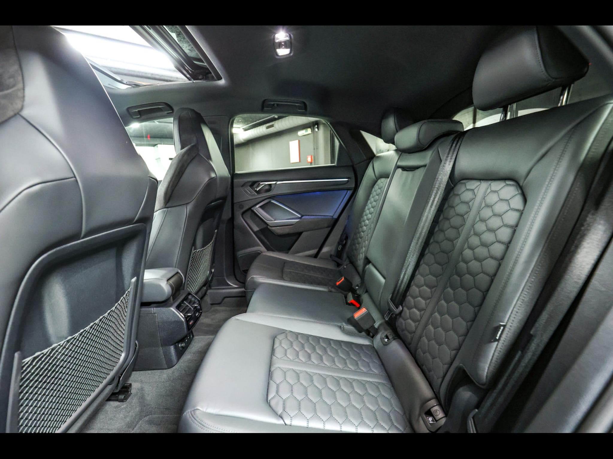 Audi RSQ3 SPORTBACK 2.5 TFSI QUATTRO S-TRONIC - PACK DESIGN NOIR - WAR (2023) - Photo 17