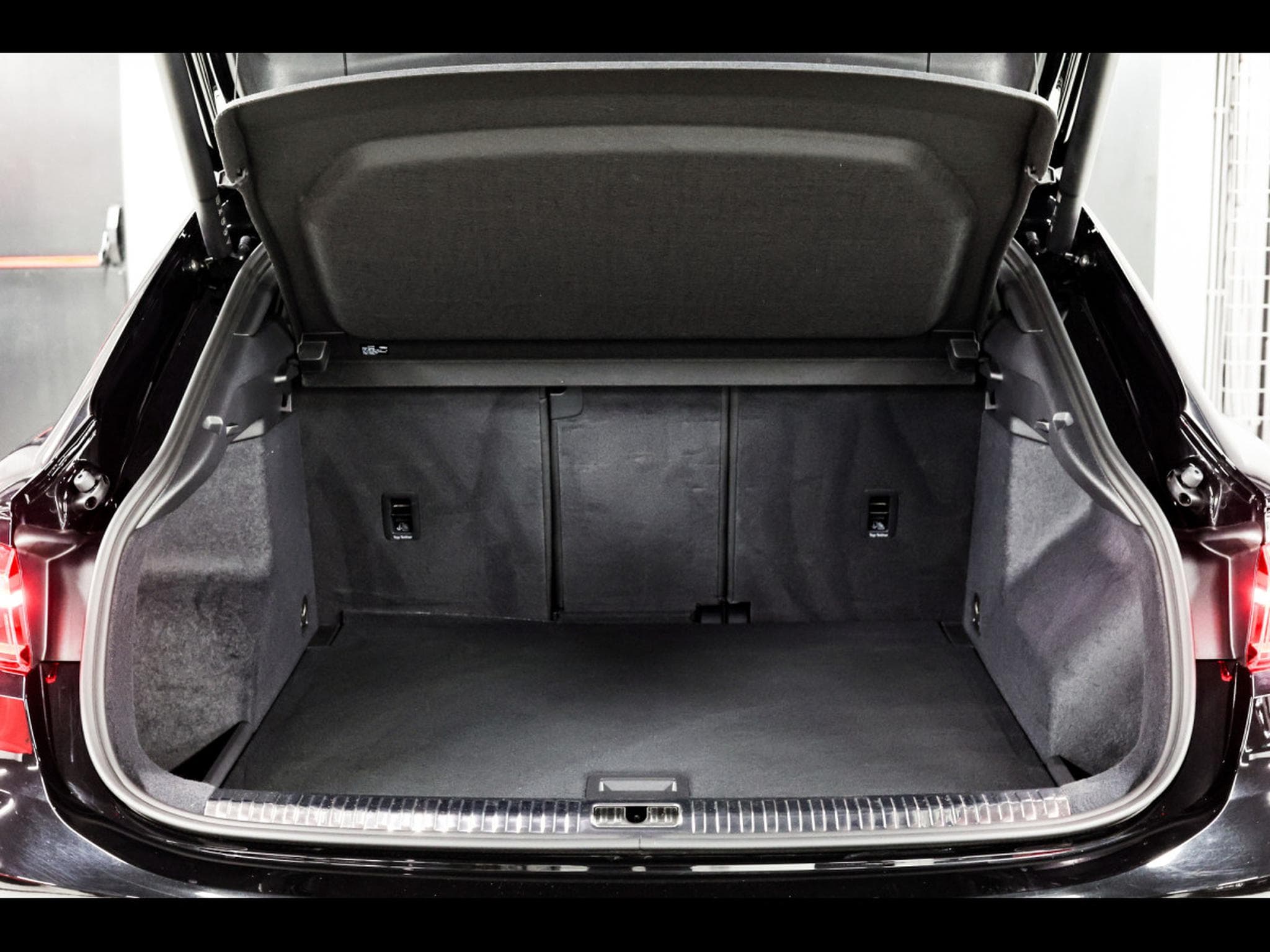 Audi RSQ3 SPORTBACK 2.5 TFSI QUATTRO S-TRONIC - PACK DESIGN NOIR - WAR (2023) - Photo 18