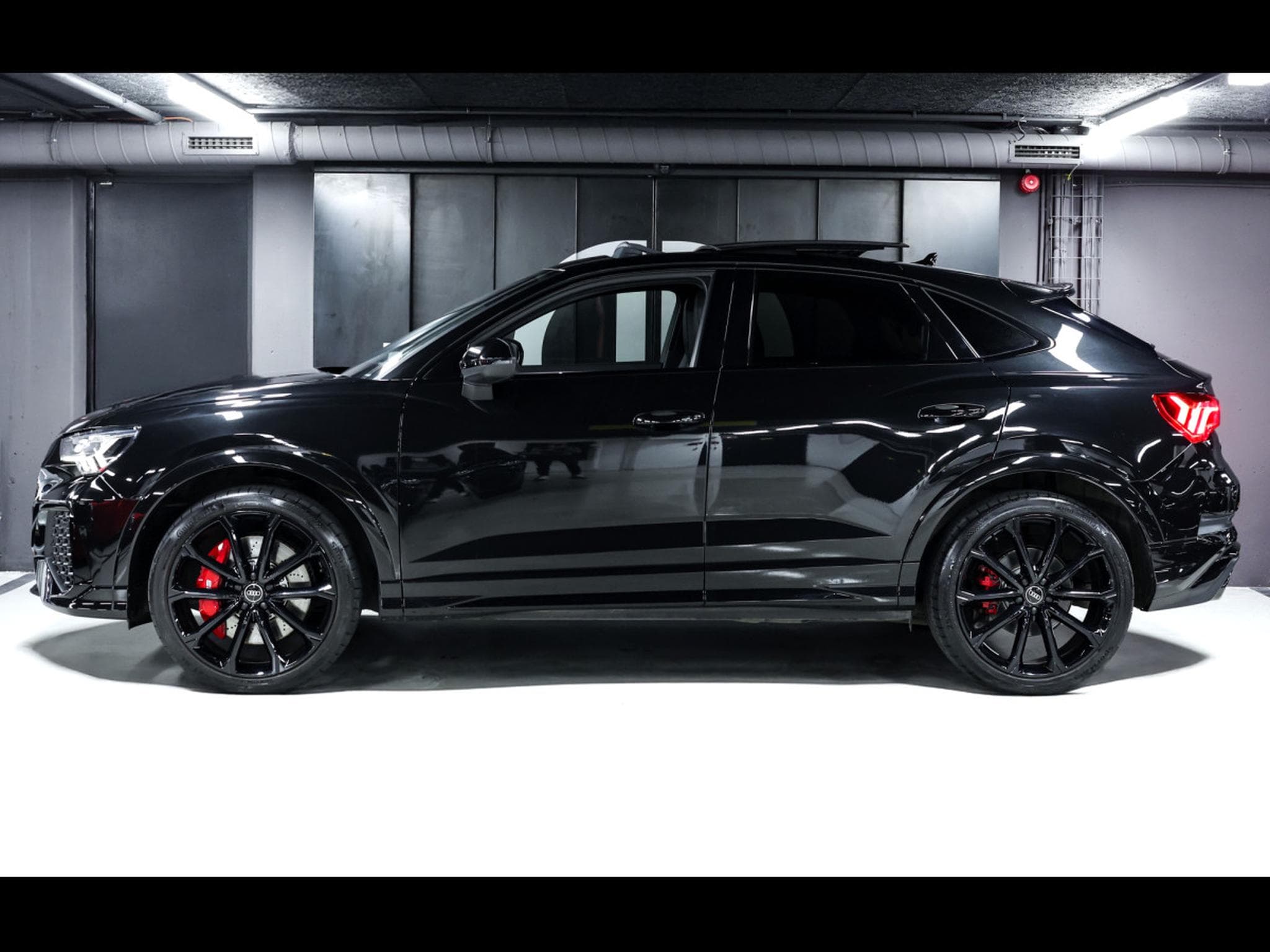 Audi RSQ3 SPORTBACK 2.5 TFSI QUATTRO S-TRONIC - PACK DESIGN NOIR - WAR (2023) - Photo 2