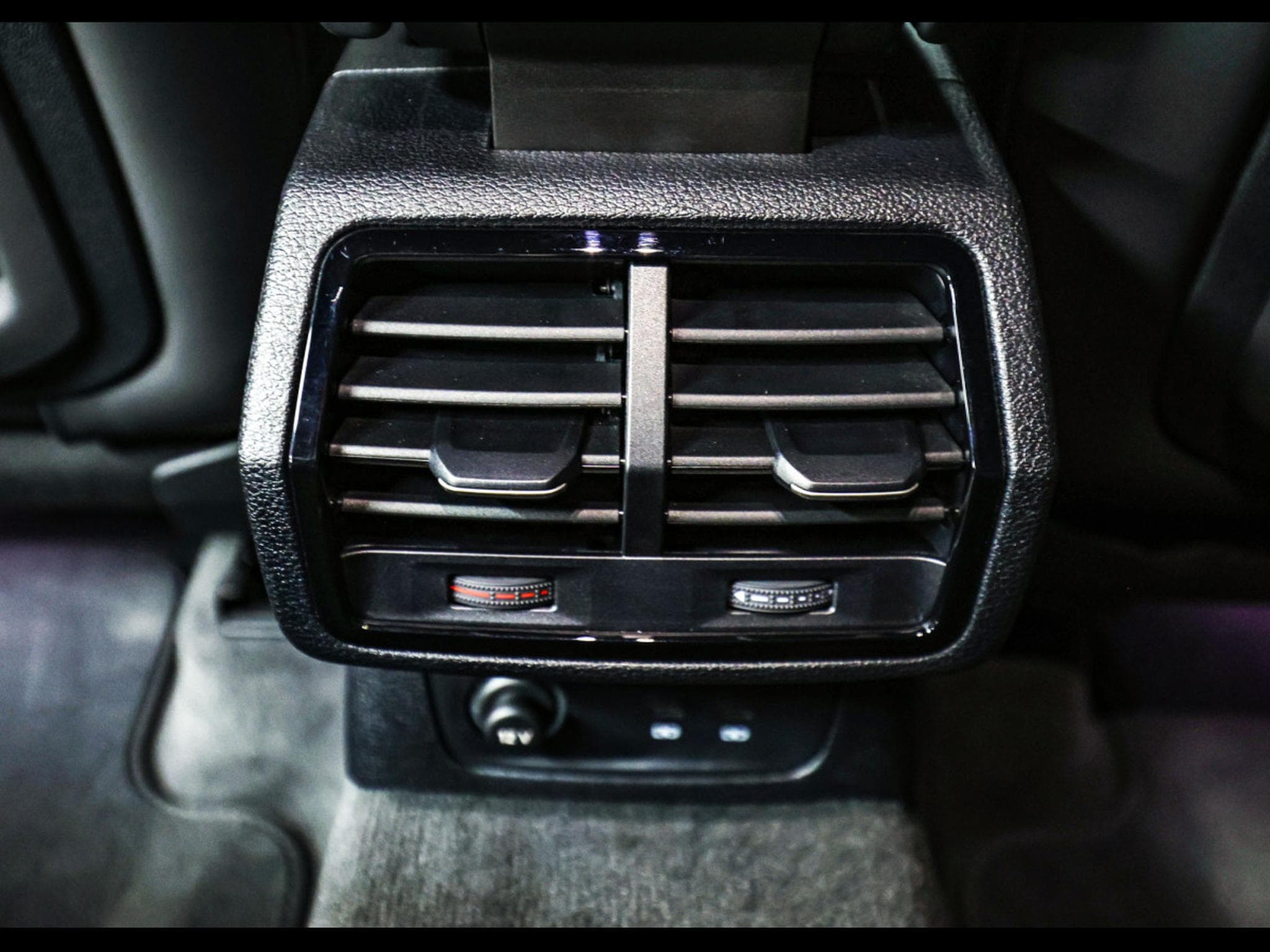 Audi RSQ3 SPORTBACK 2.5 TFSI QUATTRO S-TRONIC - PACK DESIGN NOIR - WAR (2023) - Photo 25
