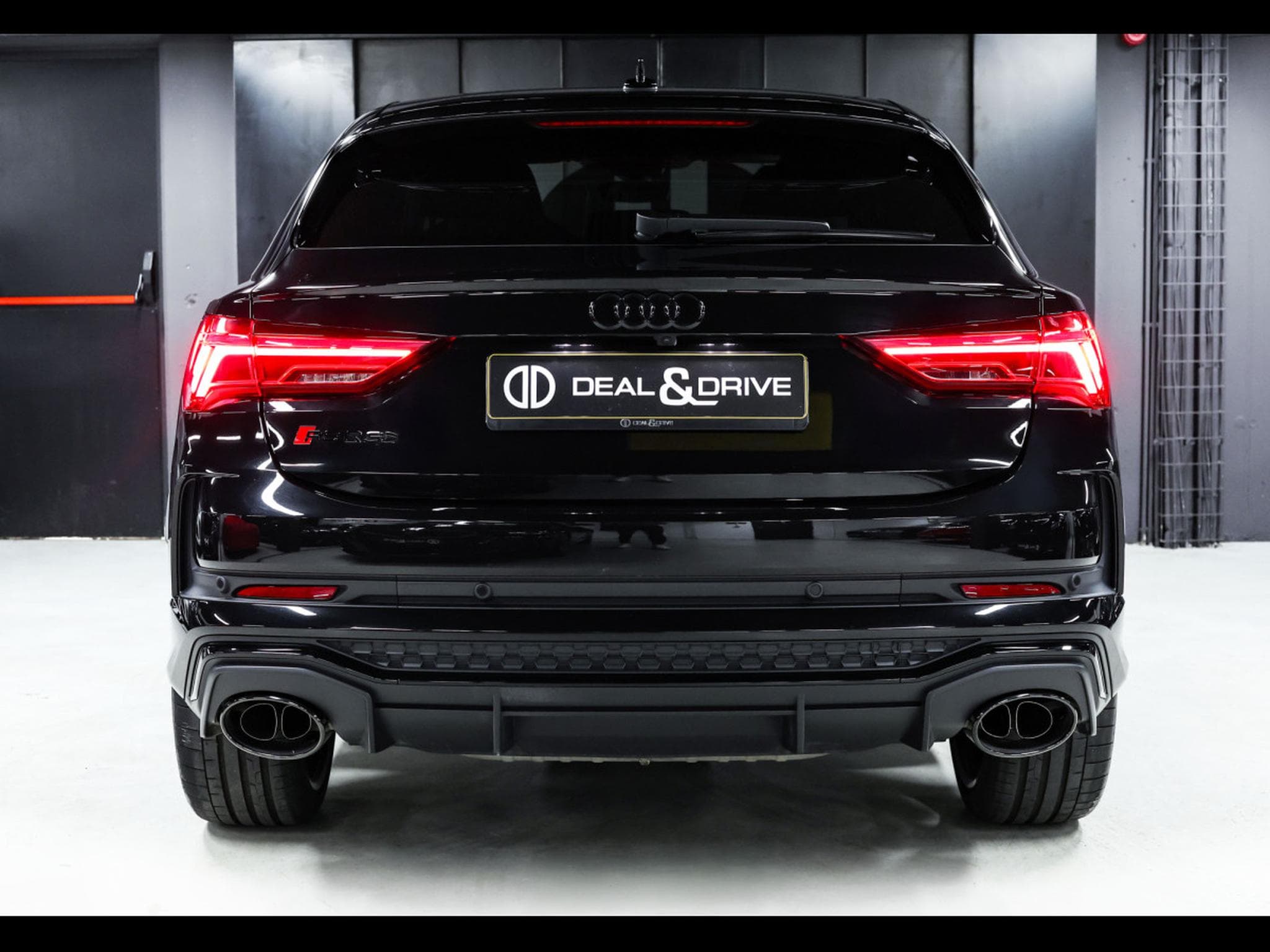 Audi RSQ3 SPORTBACK 2.5 TFSI QUATTRO S-TRONIC - PACK DESIGN NOIR - WAR (2023) - Photo 4