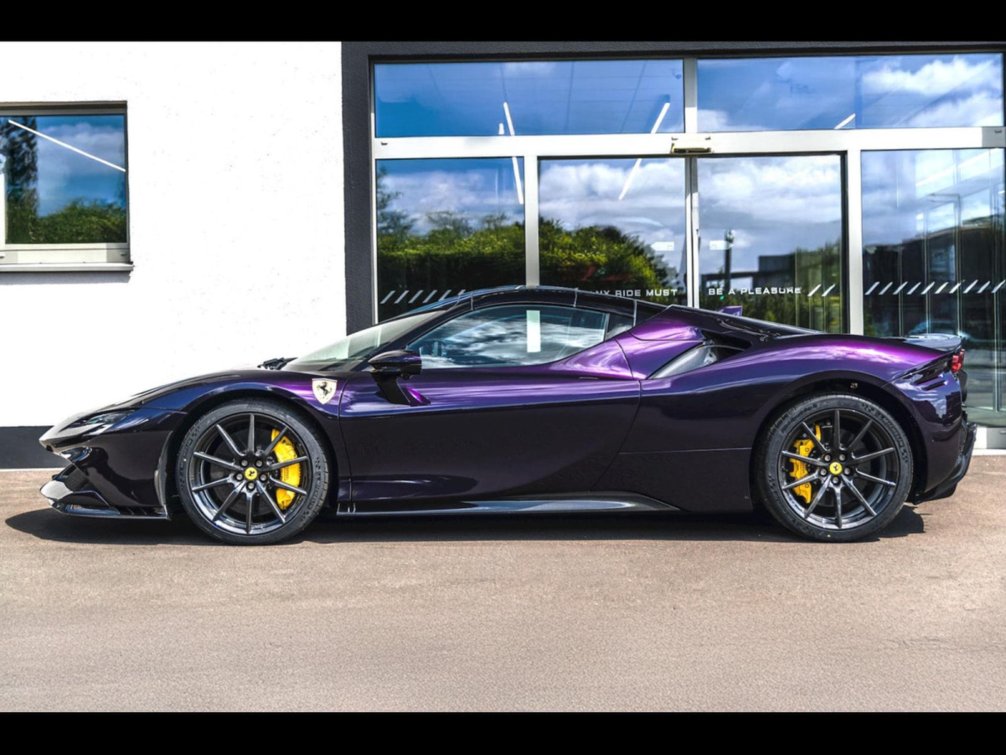 Ferrari SF90 ATELIER°24-MONTH WARRANTY°VIOLA HONG KONG - PPF - IMMAT. FR (2024) - Photo 2