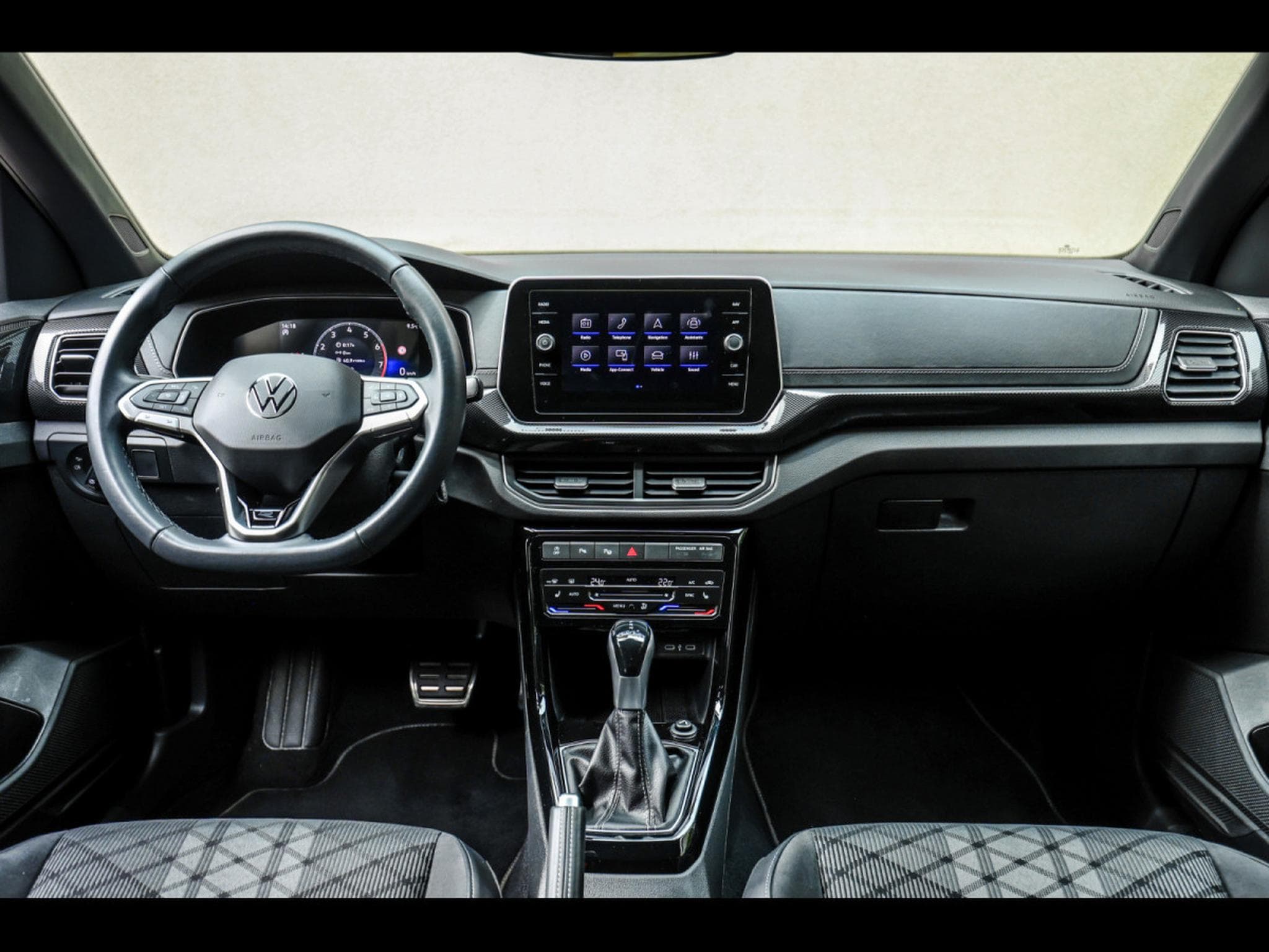 VW T-Cross 1.5 TSI 150 DSG R-LINE (2024) - Photo 14