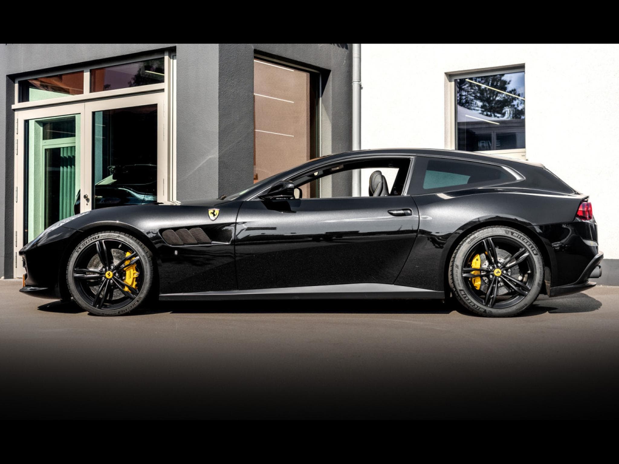 Ferrari GTC4 Lusso 6.3 V12 (690 CH) - NERO DAYTONA - IMMAT FR. - PPF - NEW FERR (2018) - Photo 2