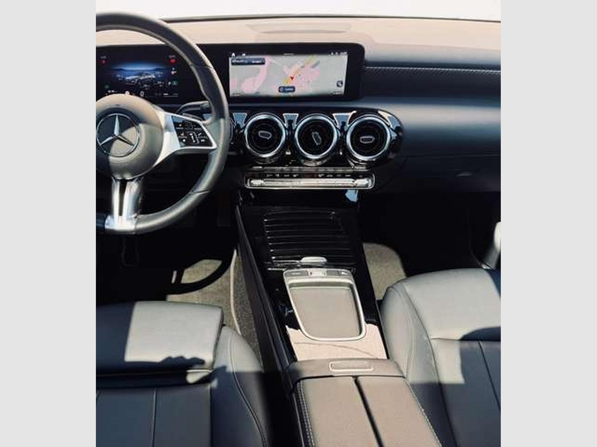 Mercedes A 180 A 180 Luxury Line Automatique // Garantie 12 Mois✅ (2023) - Photo 10