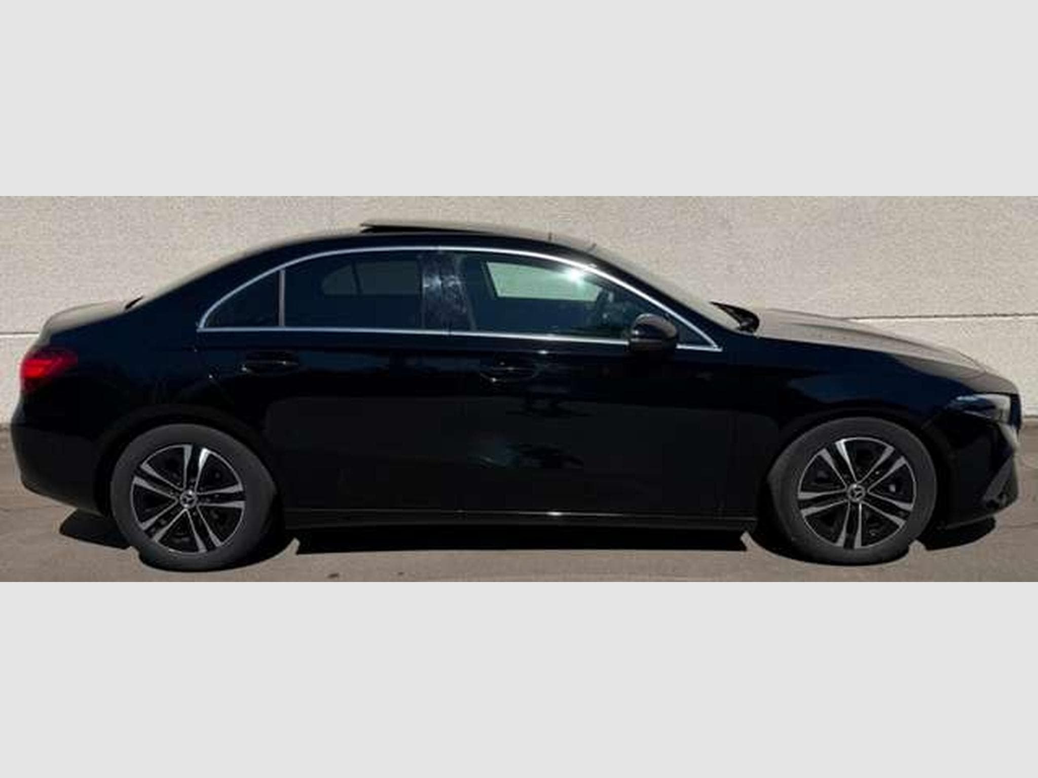Mercedes A 180 A 180 Luxury Line Automatique // Garantie 12 Mois✅ (2023) - Photo 4