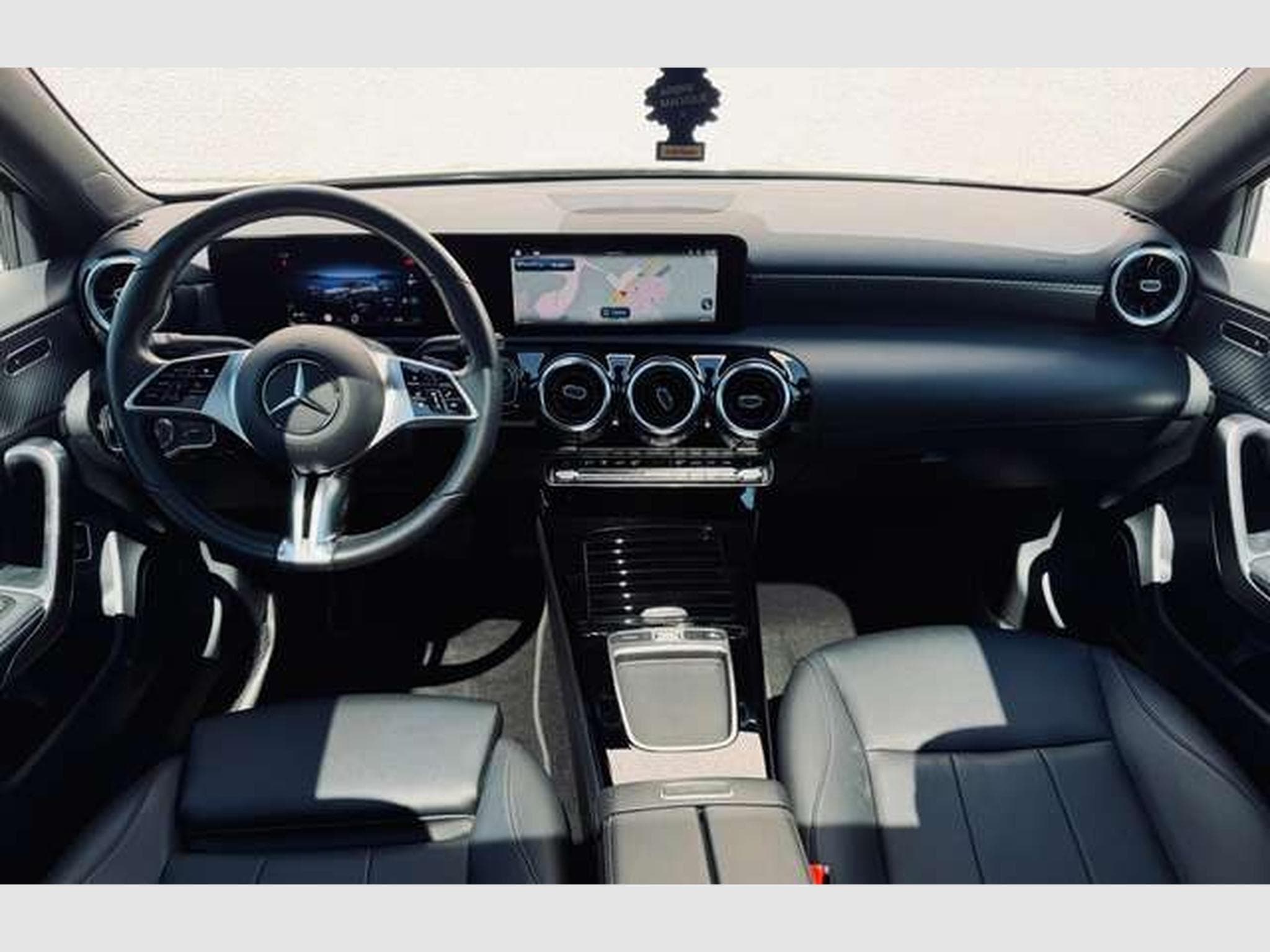 Mercedes A 180 A 180 Luxury Line Automatique // Garantie 12 Mois✅ (2023) - Photo 9