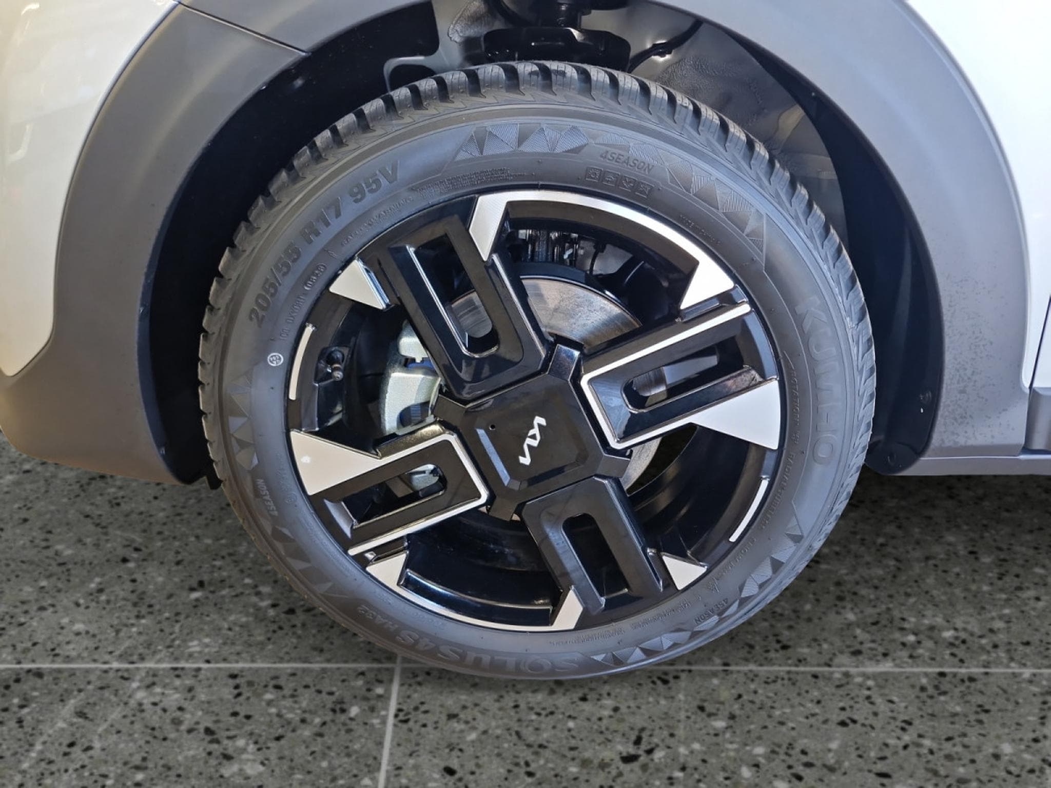 Kia Stonic GT Line 1.0 T-GDI 100 DCT (2026) - Photo 10
