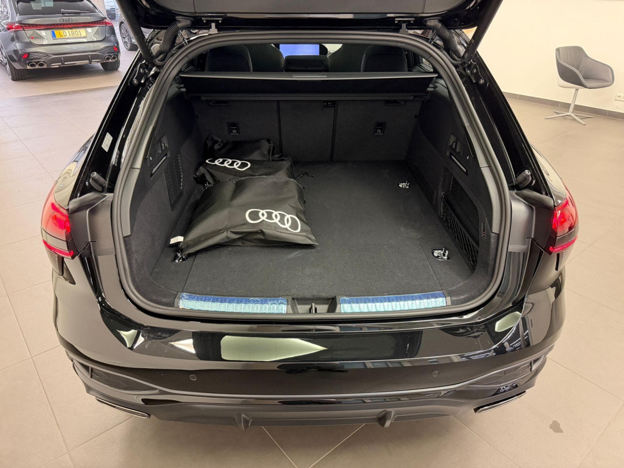 Audi A6 Avant e-hybrid S line 367 CH / 270 kW S tronic (2026) - Photo 8