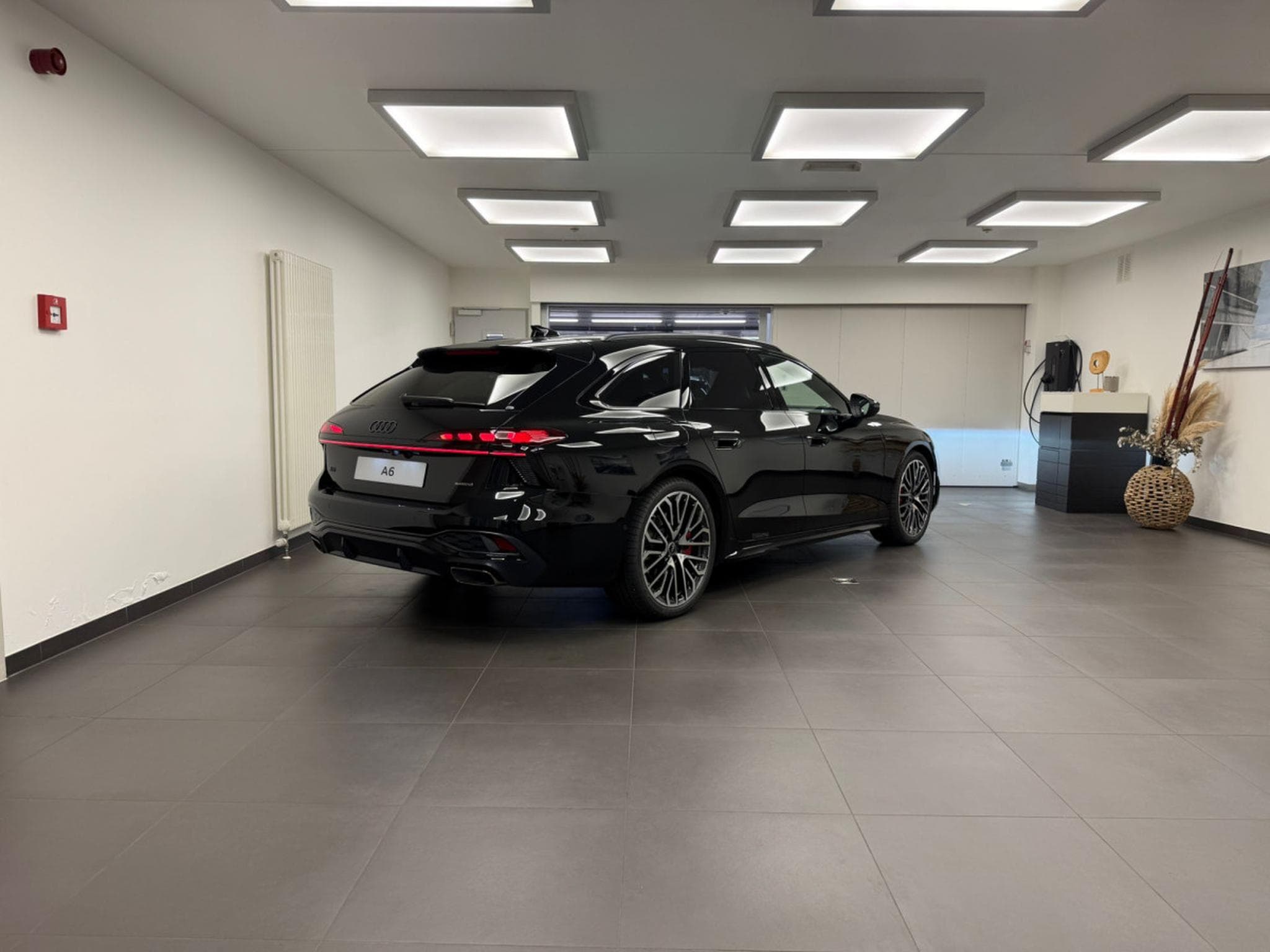 Audi A6 Avant e-hybrid S line 367 CH / 270 kW S tronic (2026) - Photo 9