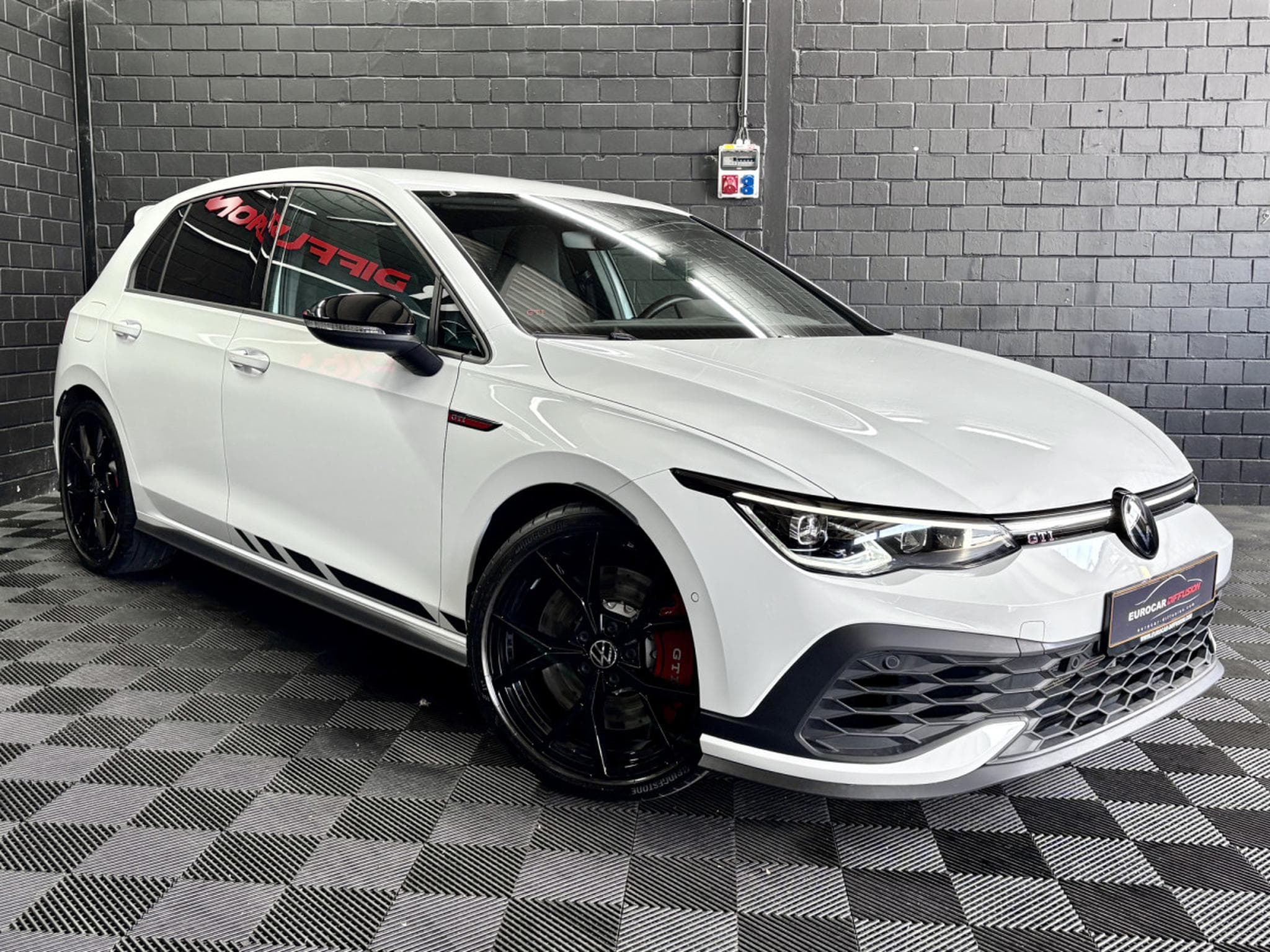 VW Golf GTI Clubsport 2.0 TSI 300 CV DSG7 *ACC* *SIEGES CHAUFF* BLAC (2024) - Photo 2