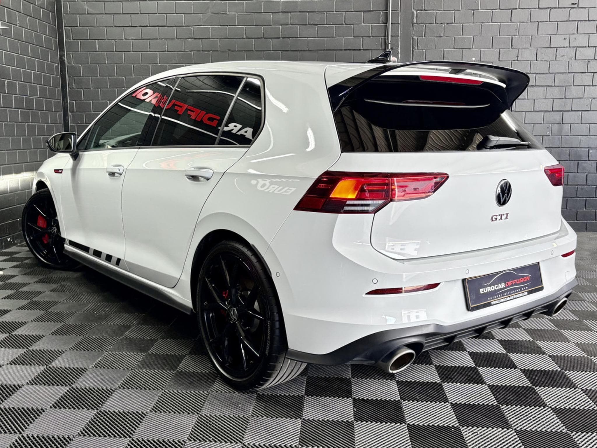 VW Golf GTI Clubsport 2.0 TSI 300 CV DSG7 *ACC* *SIEGES CHAUFF* BLAC (2024) - Photo 3