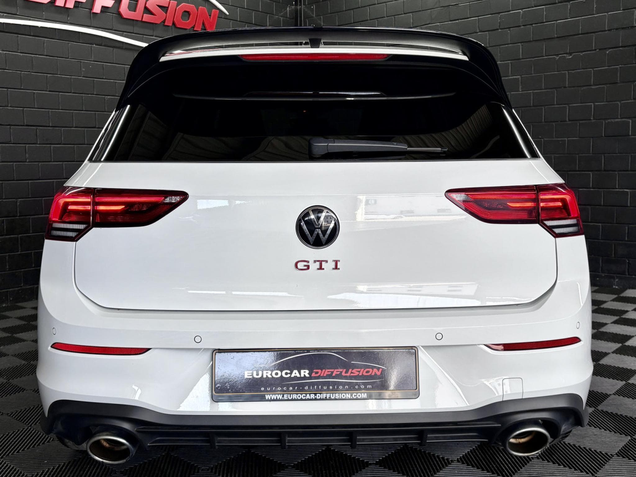 VW Golf GTI Clubsport 2.0 TSI 300 CV DSG7 *ACC* *SIEGES CHAUFF* BLAC (2024) - Photo 4