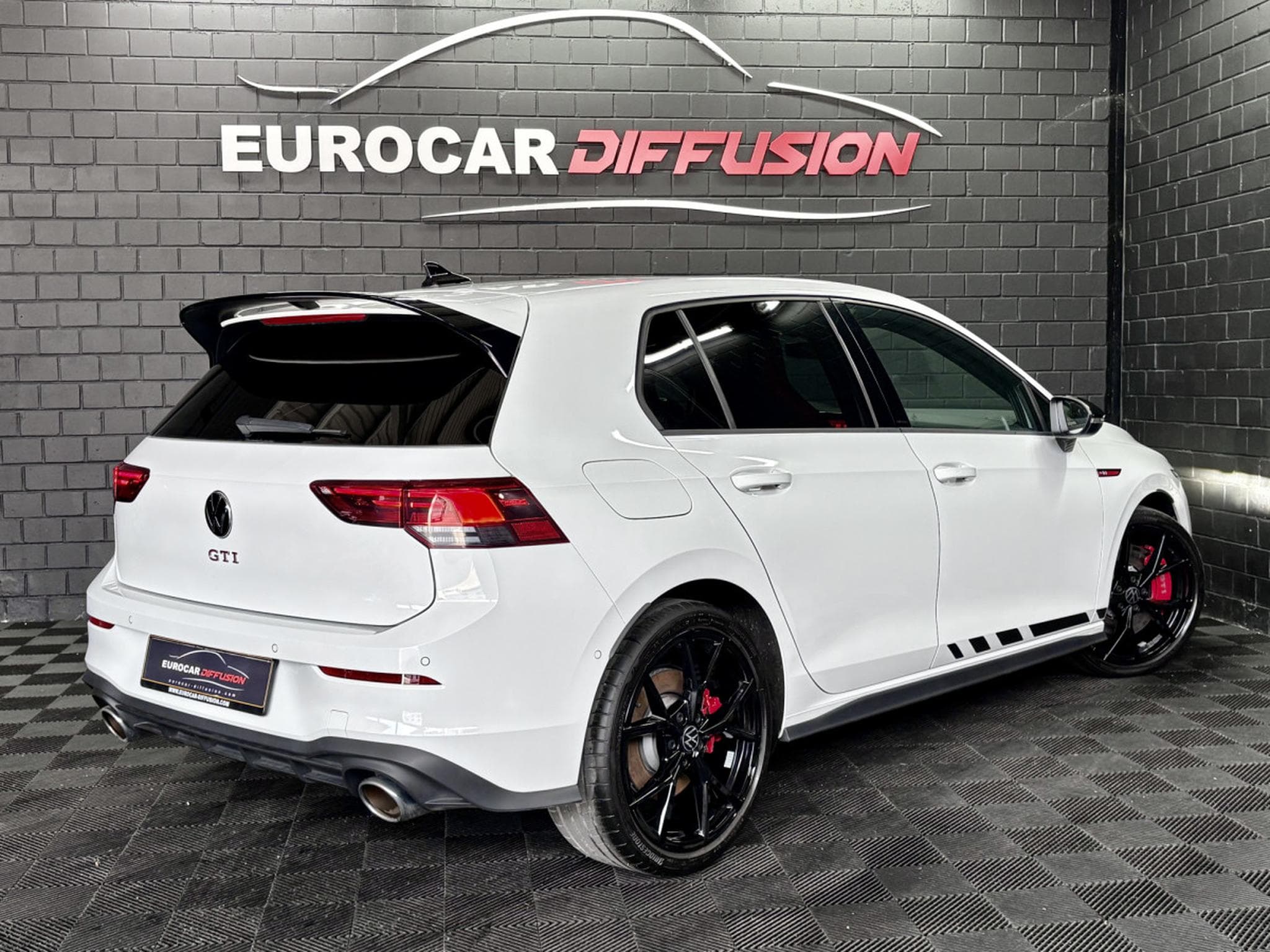 VW Golf GTI Clubsport 2.0 TSI 300 CV DSG7 *ACC* *SIEGES CHAUFF* BLAC (2024) - Photo 5
