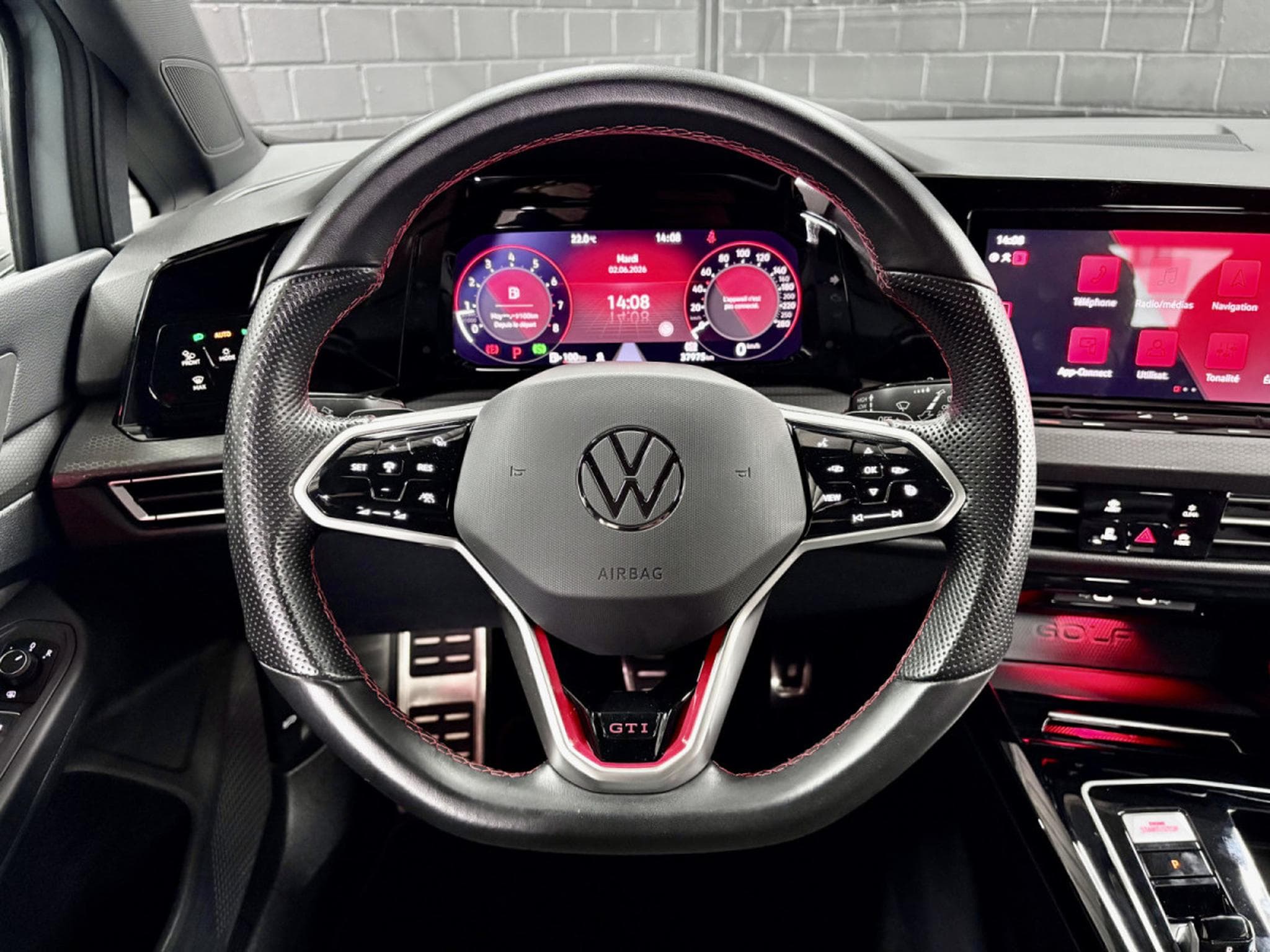 VW Golf GTI Clubsport 2.0 TSI 300 CV DSG7 *ACC* *SIEGES CHAUFF* BLAC (2024) - Photo 9