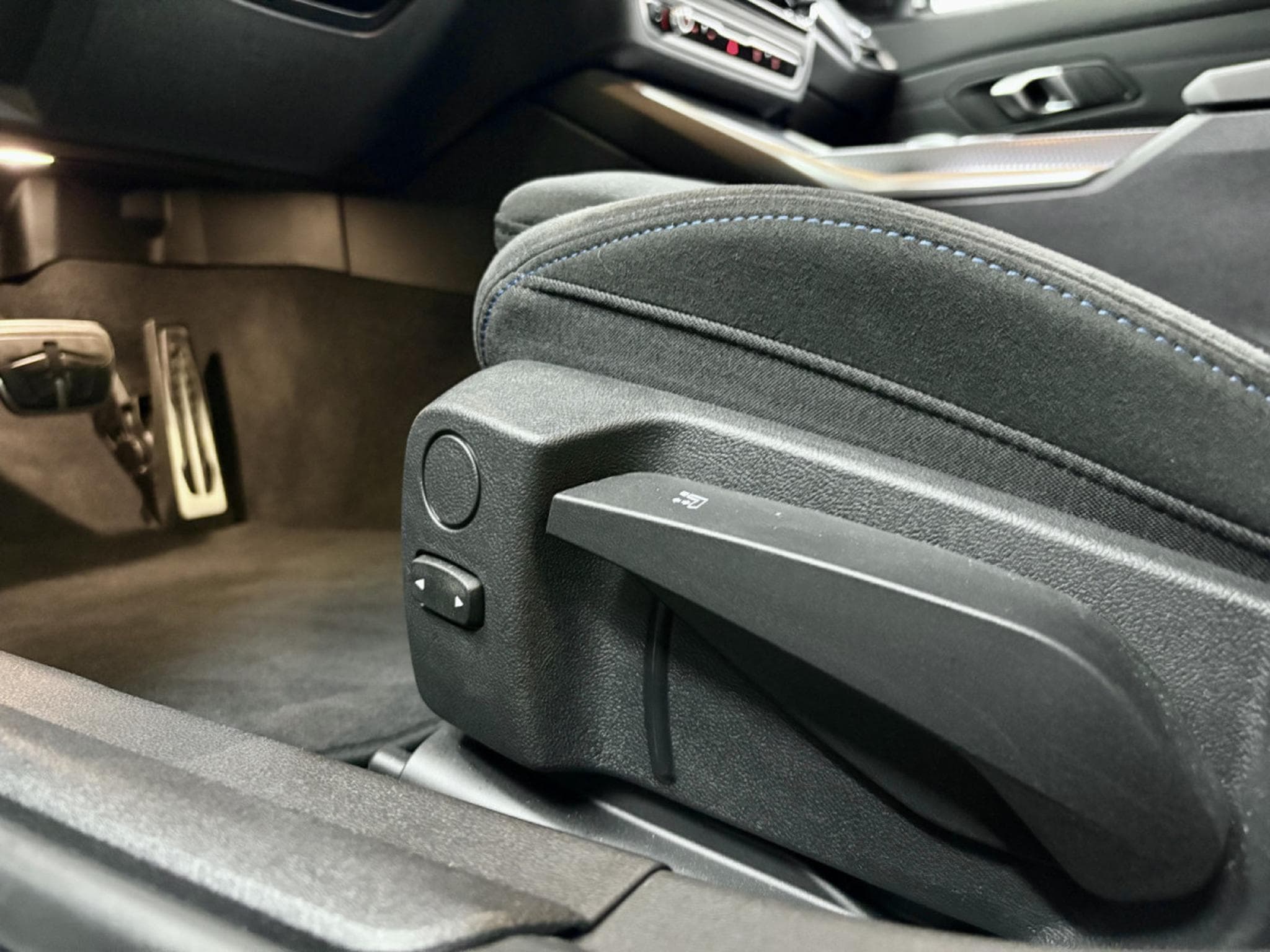 BMW 330 330i M-Sport Touring xDrive 245CV * Hayon * ACC * Sièges cha (2025) - Photo 9