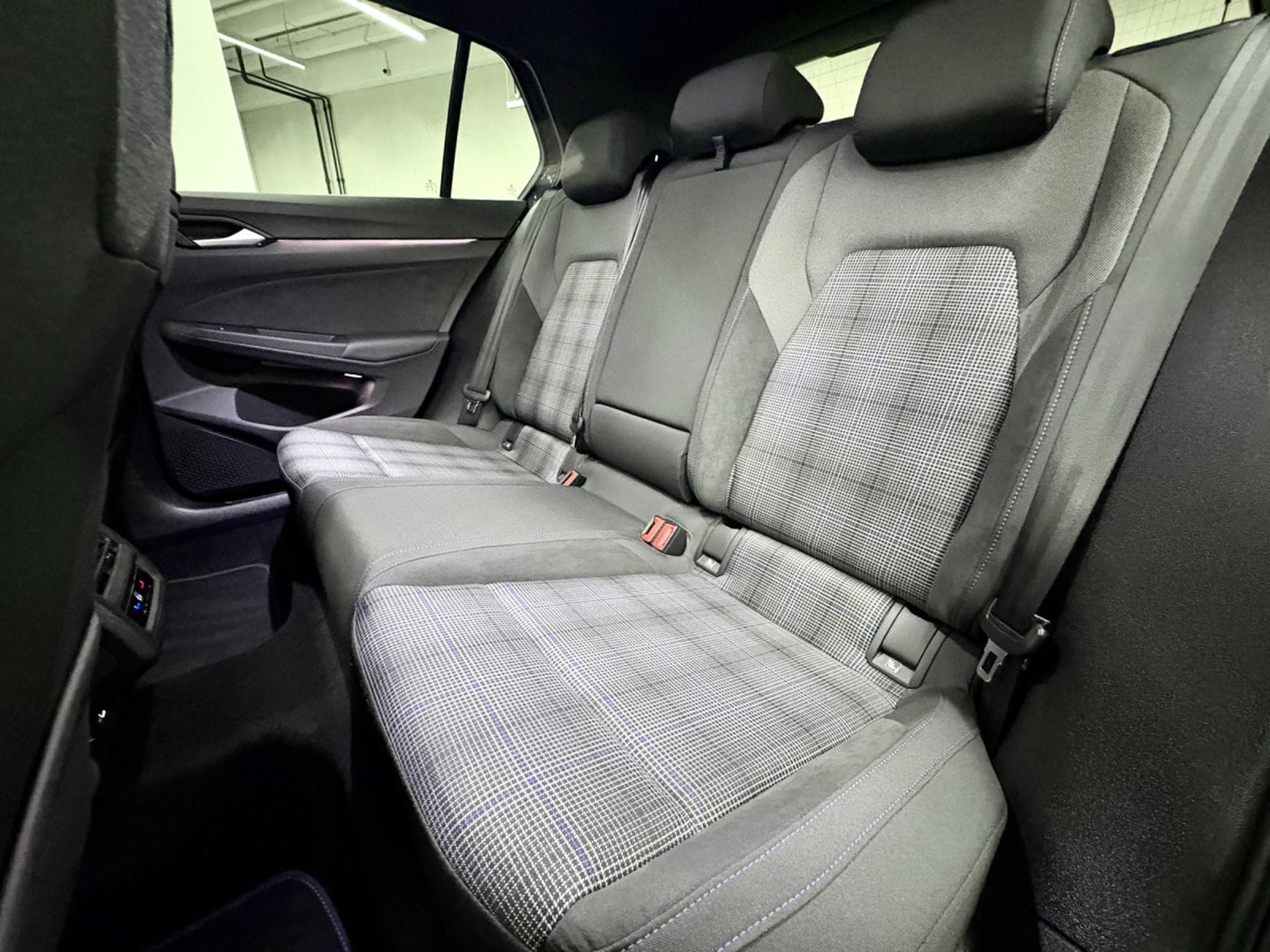 VW Golf GTE PHASE 2  1.5 eHybrid 272 CV DSG 6 *PANO * MATRIX * TÊTE (2025) - Photo 12