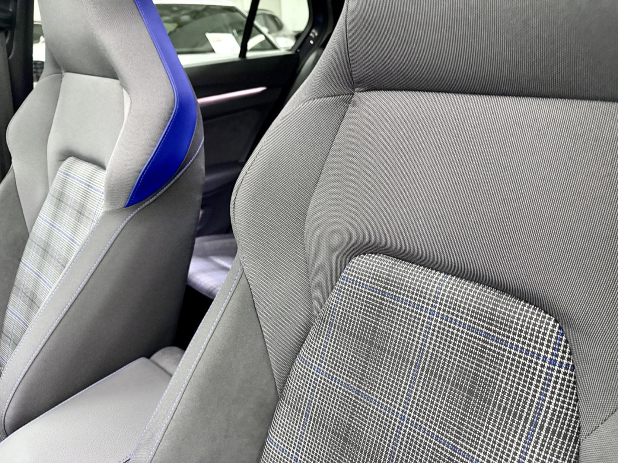 VW Golf GTE PHASE 2  1.5 eHybrid 272 CV DSG 6 *PANO * MATRIX * TÊTE (2025) - Photo 4