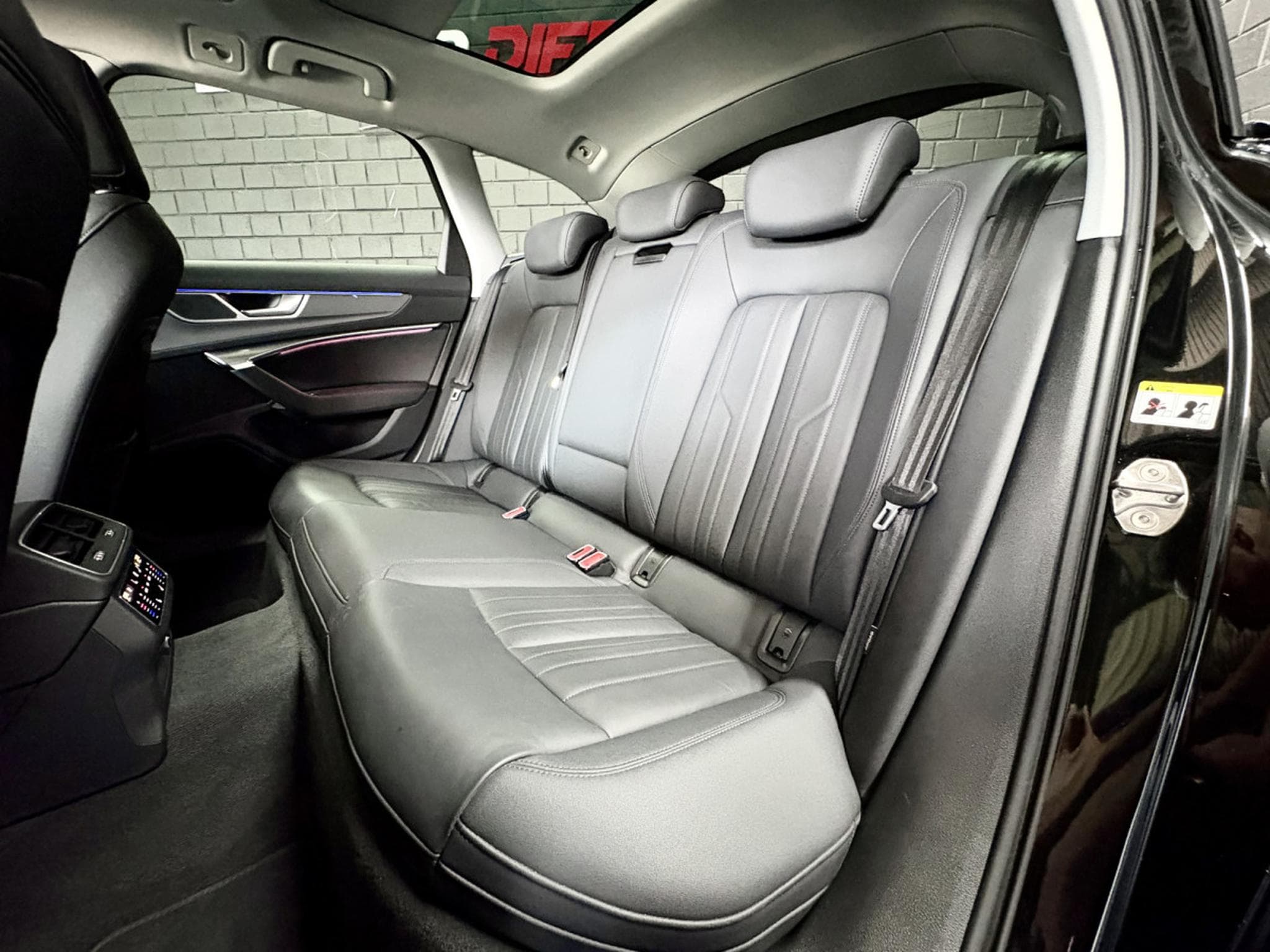 Audi A6 Avant Quattro 2.0 TDI 204 CV S-Tronic *PANO* ATTELAGE* HAYON (2023) - Photo 22