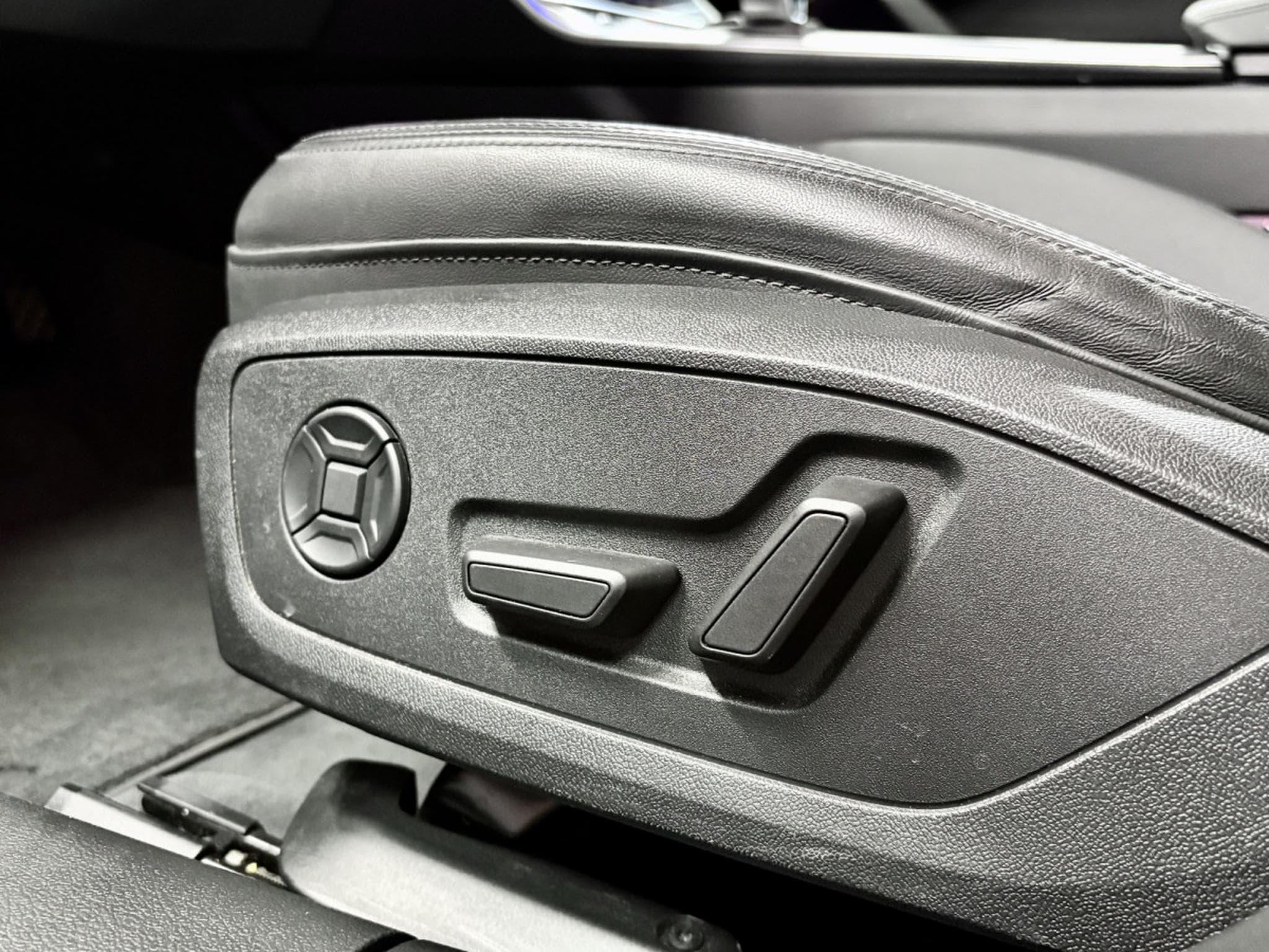 Audi A6 Avant Quattro 2.0 TDI 204 CV S-Tronic *PANO* ATTELAGE* HAYON (2023) - Photo 9