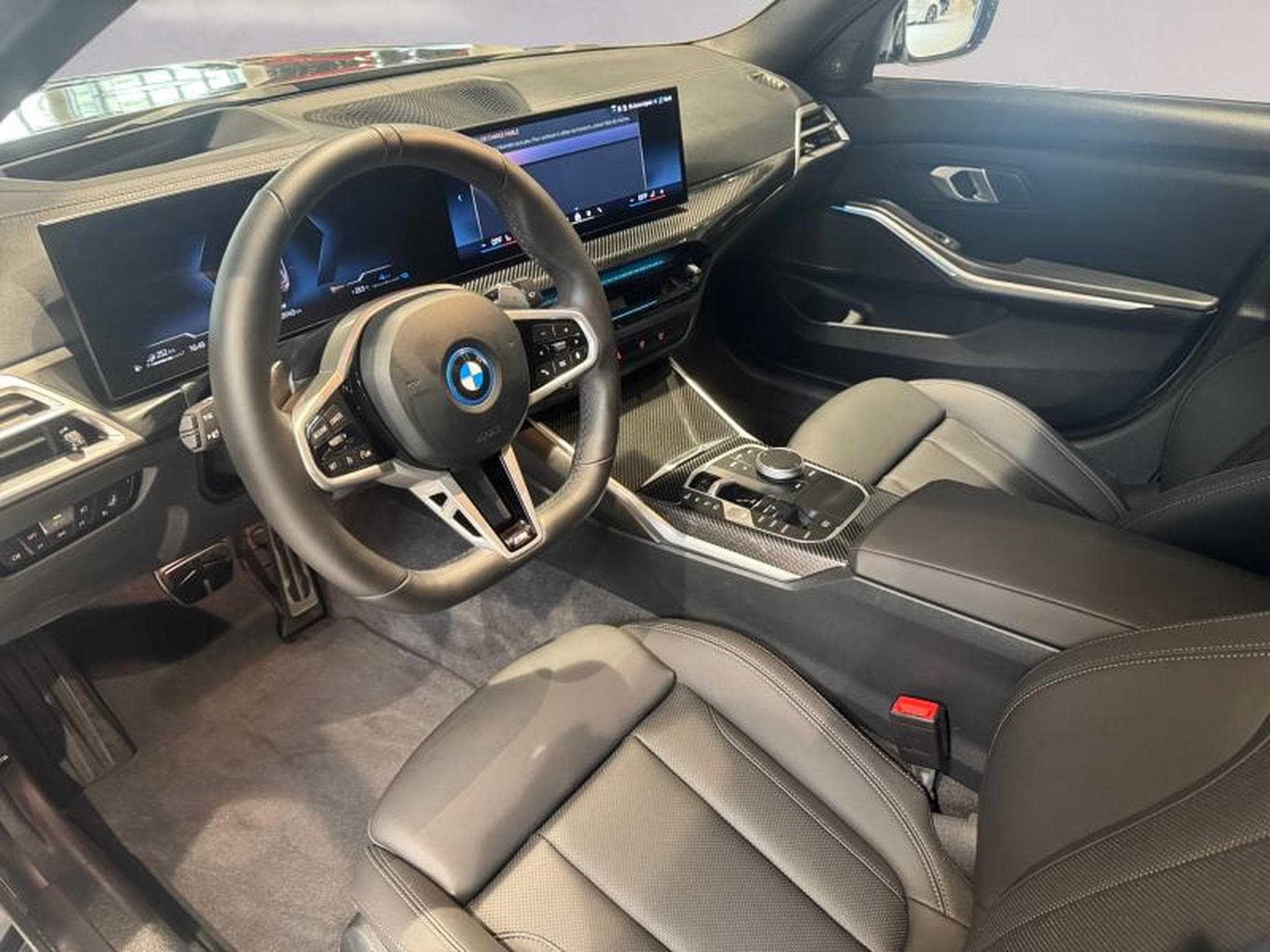 BMW 330 330e Touring M Sport (2025) - Photo 11