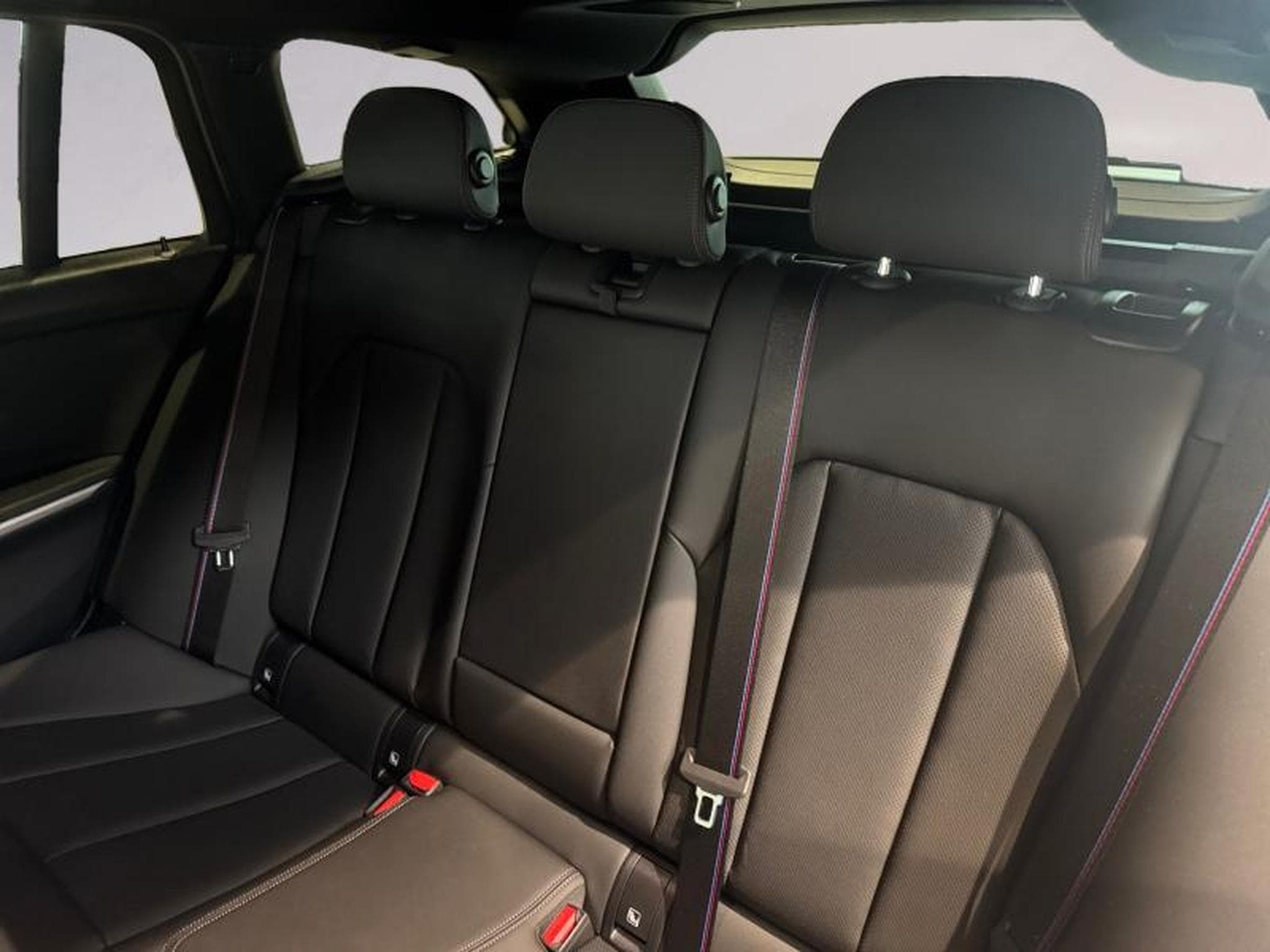 BMW 330 330e Touring M Sport (2025) - Photo 14
