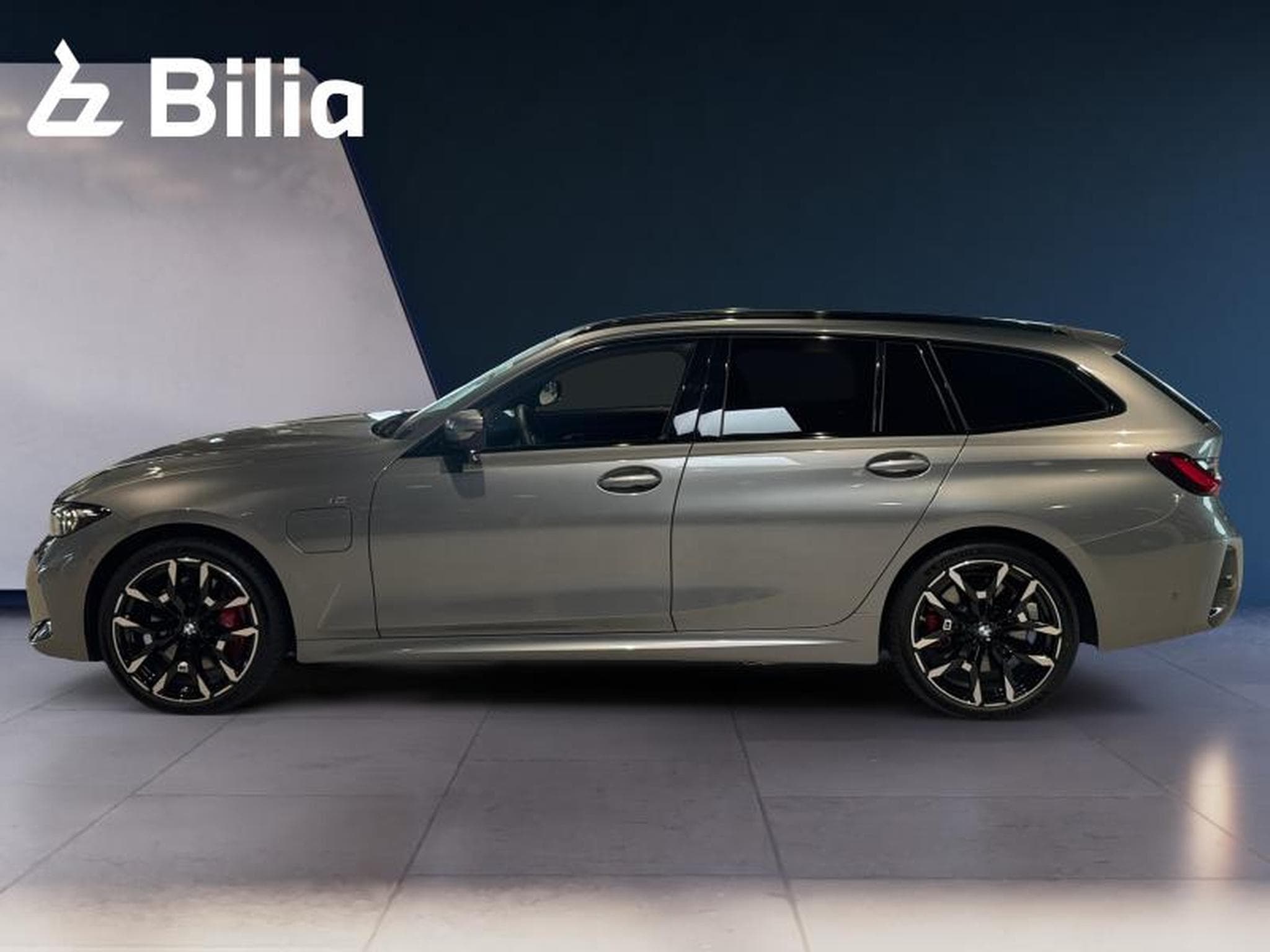 BMW 330 330e Touring M Sport (2025) - Photo 3
