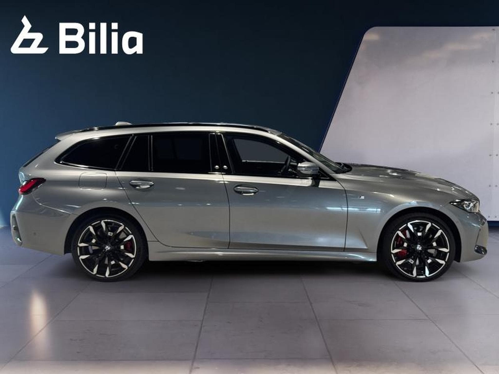 BMW 330 330e Touring M Sport (2025) - Photo 4