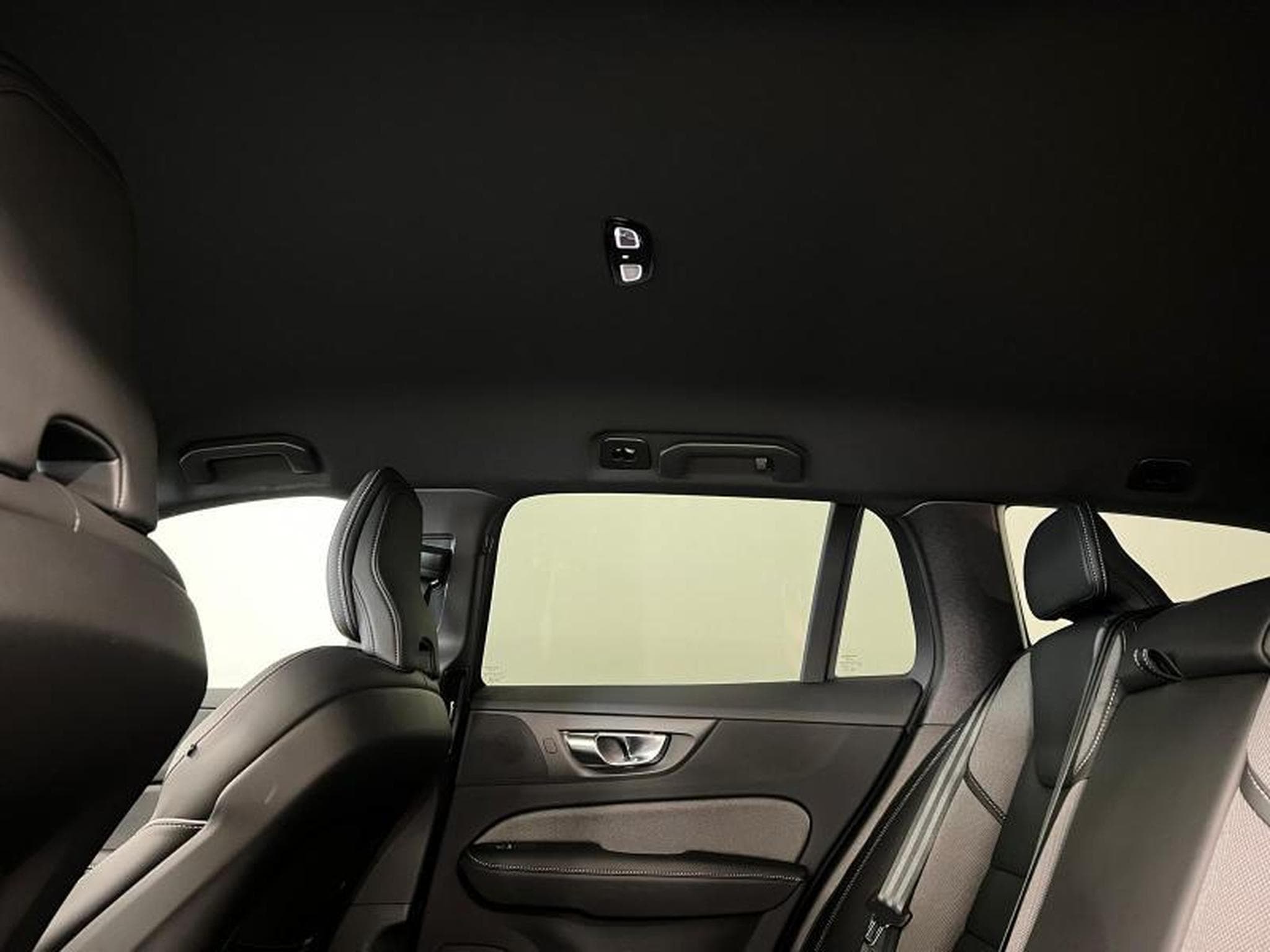 Volvo V60 Plus Dark (2025) - Photo 13