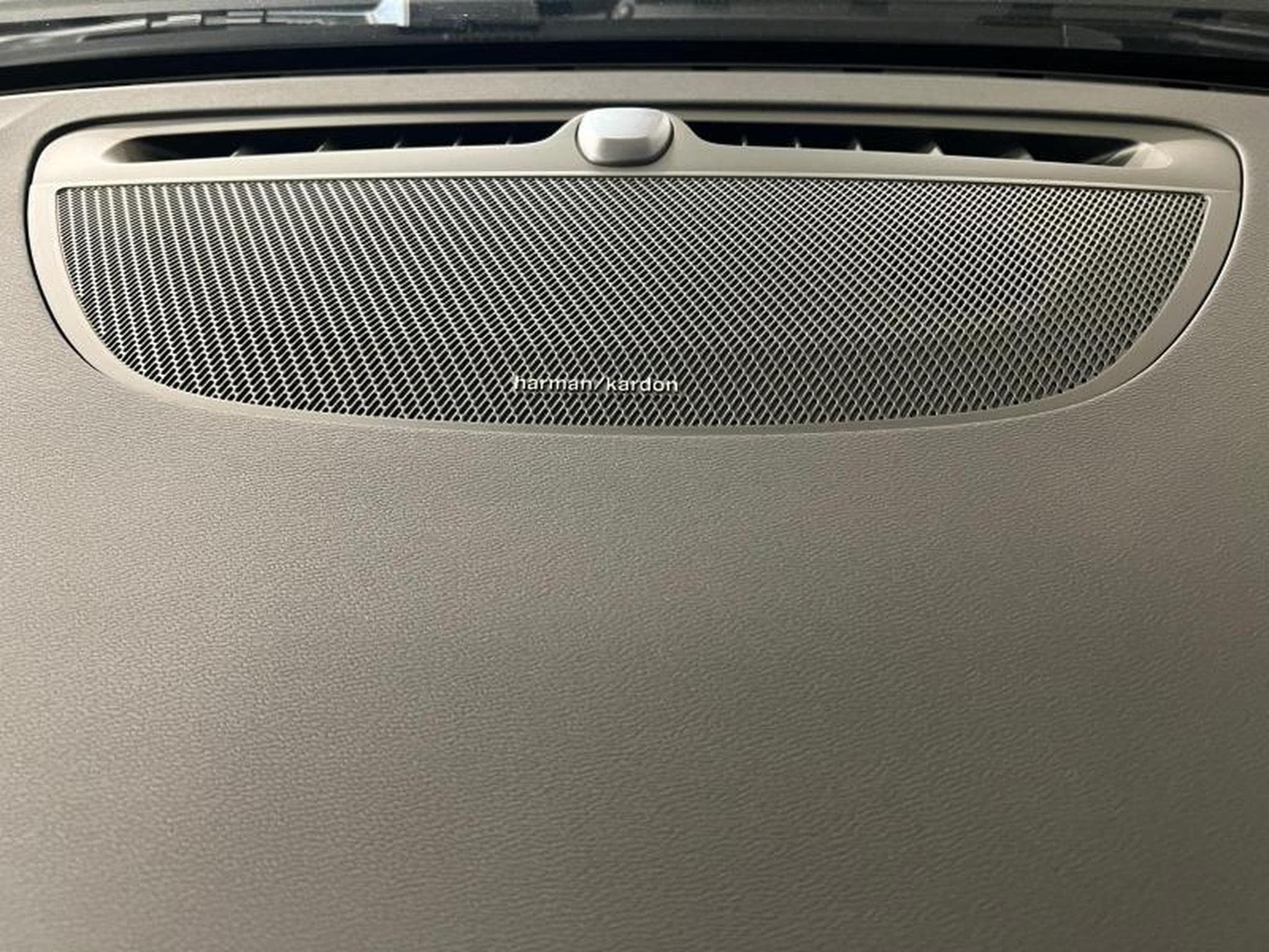 Volvo V60 Plus Dark (2025) - Photo 15