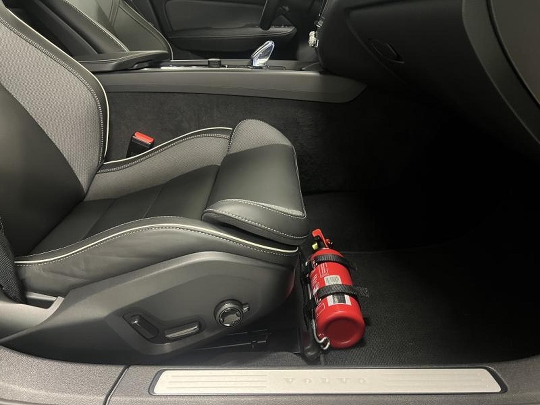 Volvo V60 Plus Dark (2025) - Photo 16