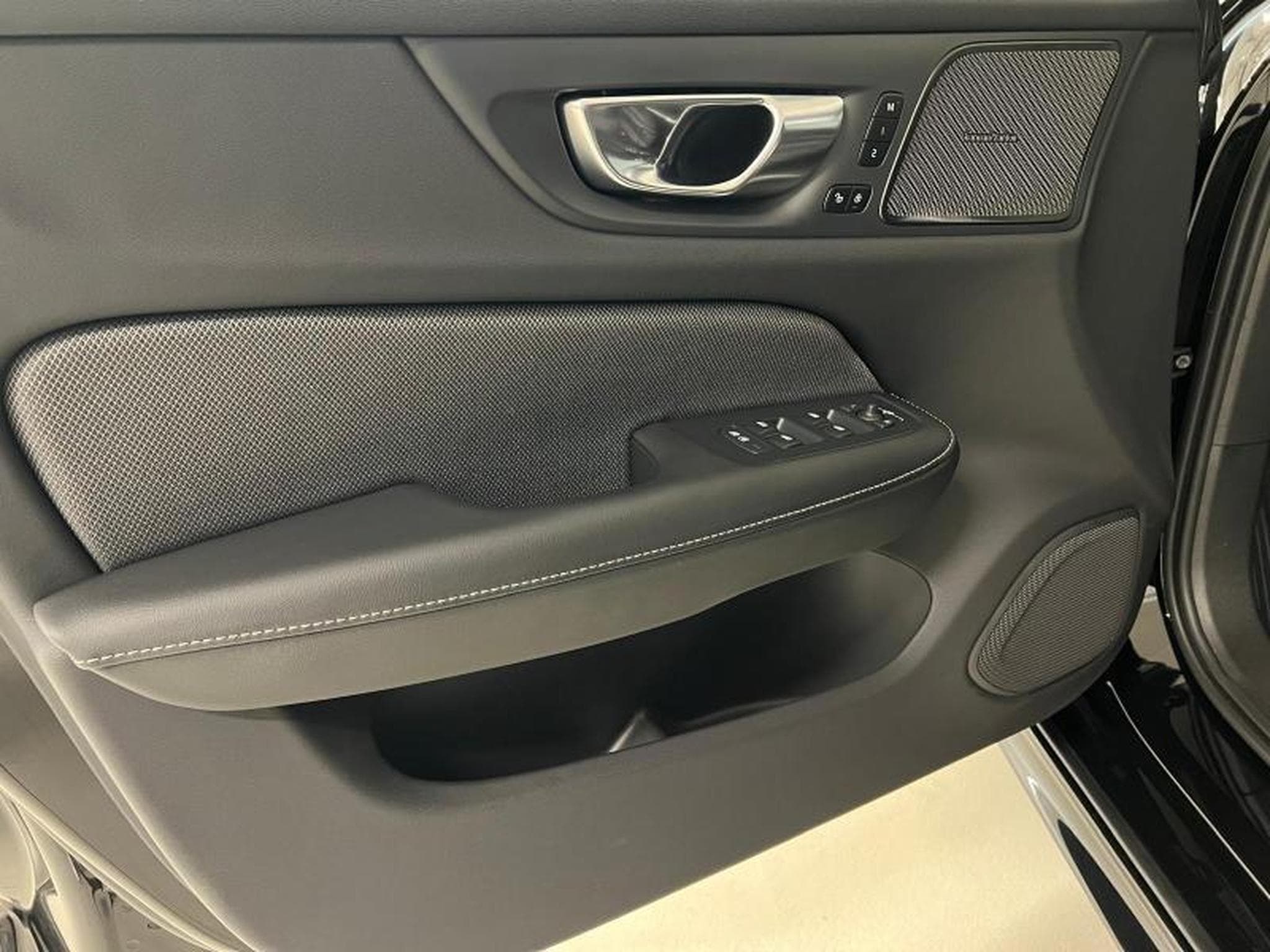 Volvo V60 Plus Dark (2025) - Photo 18