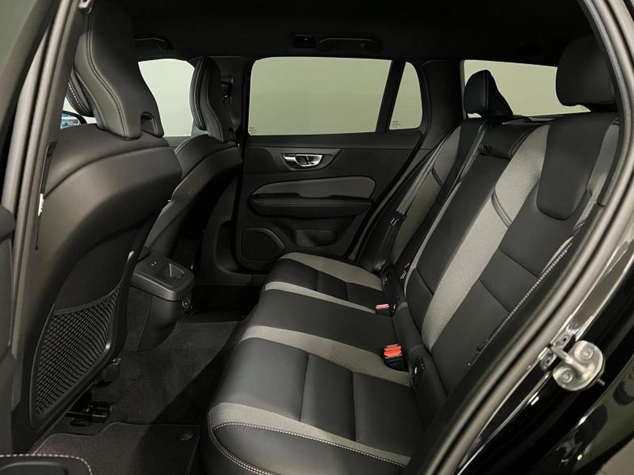 Volvo V60 Plus Dark (2025) - Photo 19