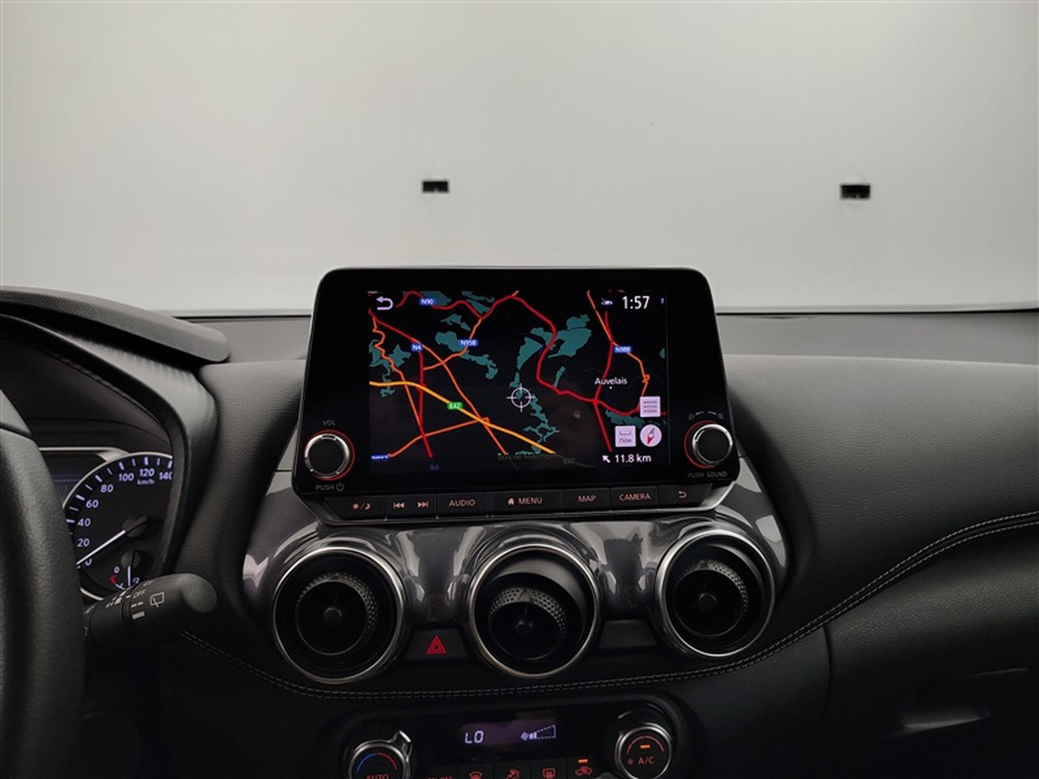 Nissan Juke 1.0 DIG-T 2WD N-Connecta DCT/NAVI/FULL LED/JA17 (2022) - Photo 11
