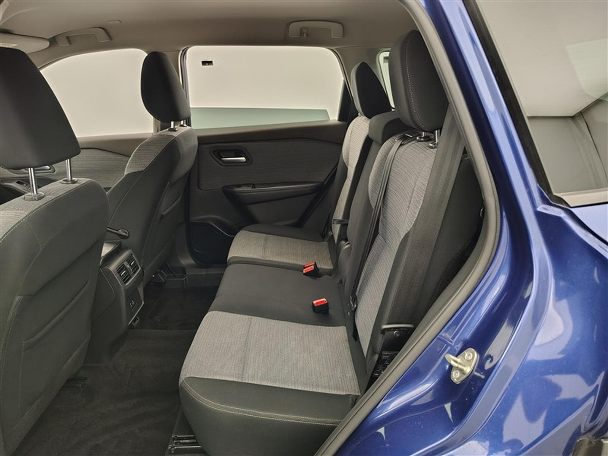 Nissan X-Trail 1.5 DIG-T 2WD N-Connecta 7pl.DCT NAVI / FULL LED (2023) - Photo 13
