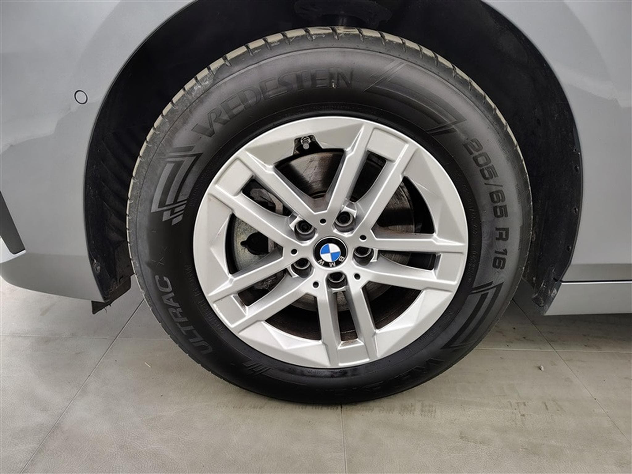 BMW 218 Active Tourer 218iA Cuir Navci / CarPlay / Caméra / ... (2023) - Photo 6